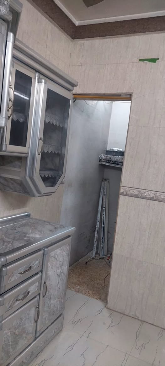 لإيجاز البيت مساحتها 150 طابق واحد بي غرفتين واستقبال جبير وهول  البيت كلش نظيف موديل حديد بي طباخ وكونتر وبنكات  عنوان مقابيل شقق مامون قرب دورة بغداد 
اي استفسار اتصال ع الرقم ‭‭***********‬
