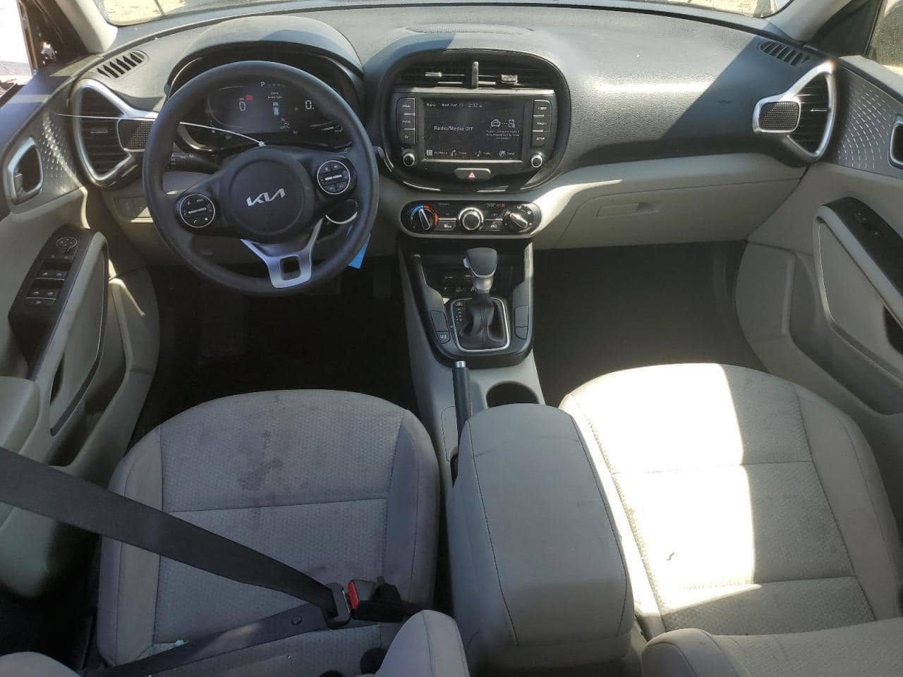 كيا صول 2023 
محرك 2000 دوش 
كير At 
حادثها خفيف باب السايق 
بدون ايرباك 
السياره اخت الزيرو ماشيه 12 الف فقط
السنويه بأسمي تحويل او وكاله حاضر 
مكاني بغداد السيديه 
السعر النهائي 130 
***********
