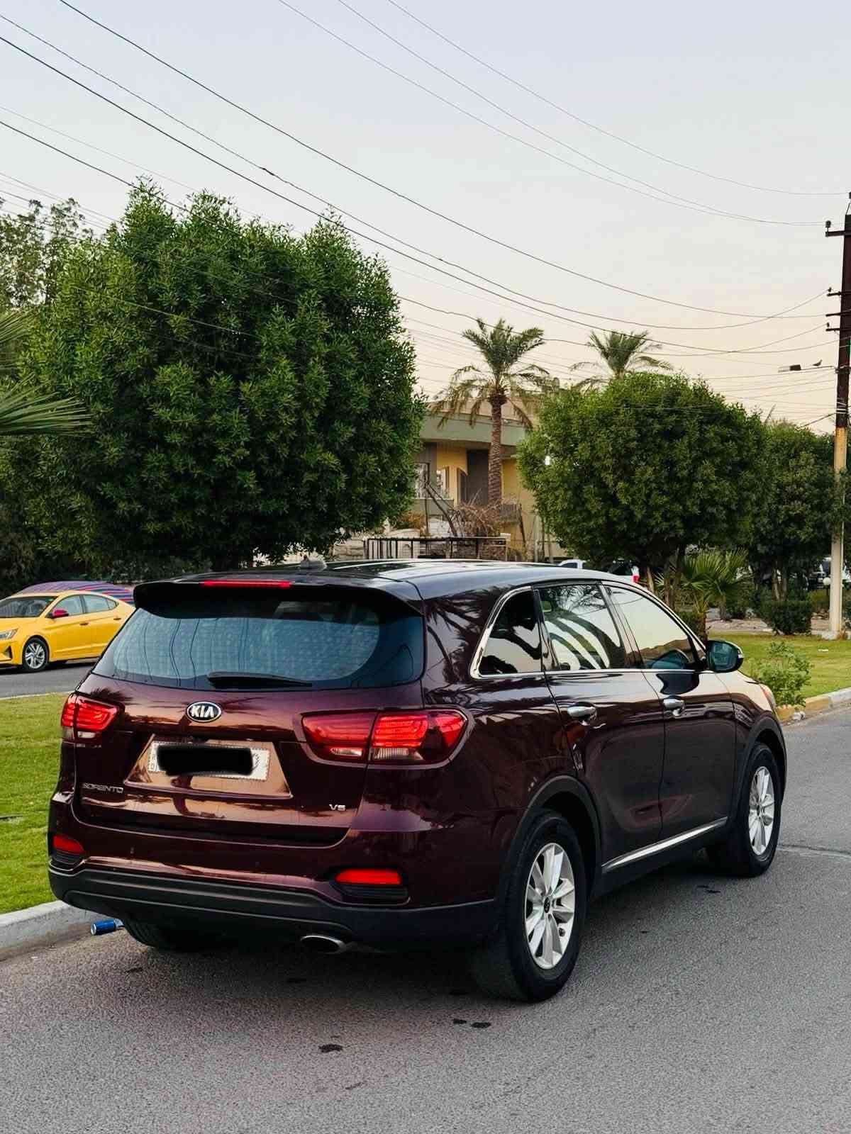 سلام عليكم سورنتو موديل 2019.  سعر( 148) . 6 سلندر 
مكان بغداد التصال ☎️التصال ***********
7 راكب /3 قطع تبريت 
بيه جاملغ وبنيد (بدون دواخل)
جنطه كهربائ 
الد زنوز 
كامره خلفيه دوره 
تبريت ثلج ⛄️ 
شاشه كبير المس 
فوال تحكمات ستيرن 
حساسات ماميه خلفي رادرات جانبيه 
رقم بابل بسمي الدولي اب مكان تتحول
