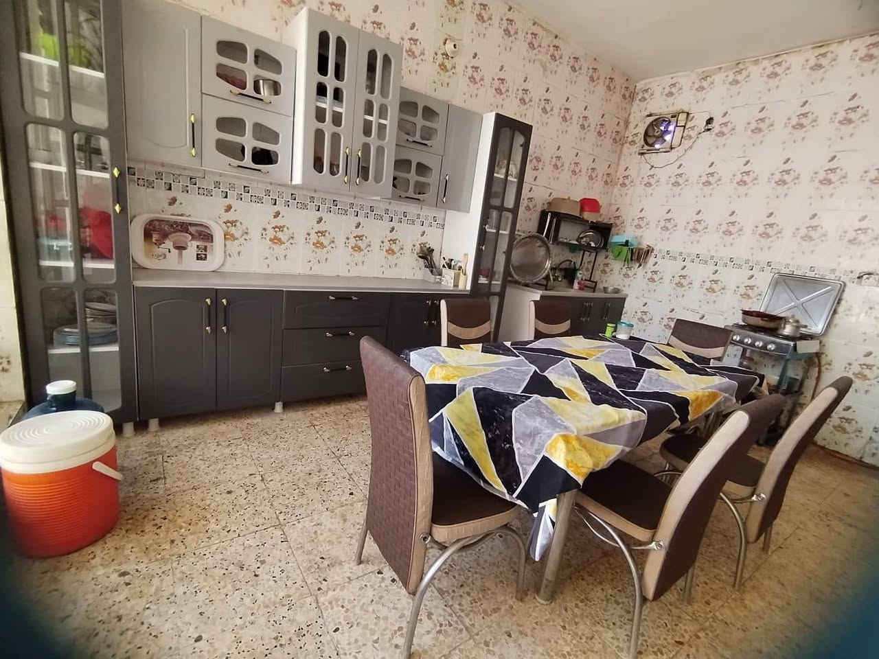 السلام عليكم
يوجد بيت للبيع في حي المجتبى قرب حسينيه الحمزه ع شارع ٢٠ المساحه ٢٥٠ متر طابو صرف طابقين بسمي تحويل مباشر السعر خاص استفسار ***********
