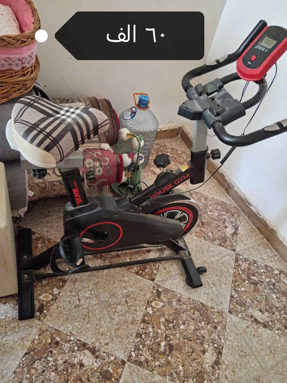 ***********

نص مكتوب في الصور:
- ٢٥ الاف
- ٥ آلاف
- ٦٠ الف
- ١٠ الاف
- ٥ الاف
- ثنينهم ٢٥ الف
- زوليه ٥٠ الف