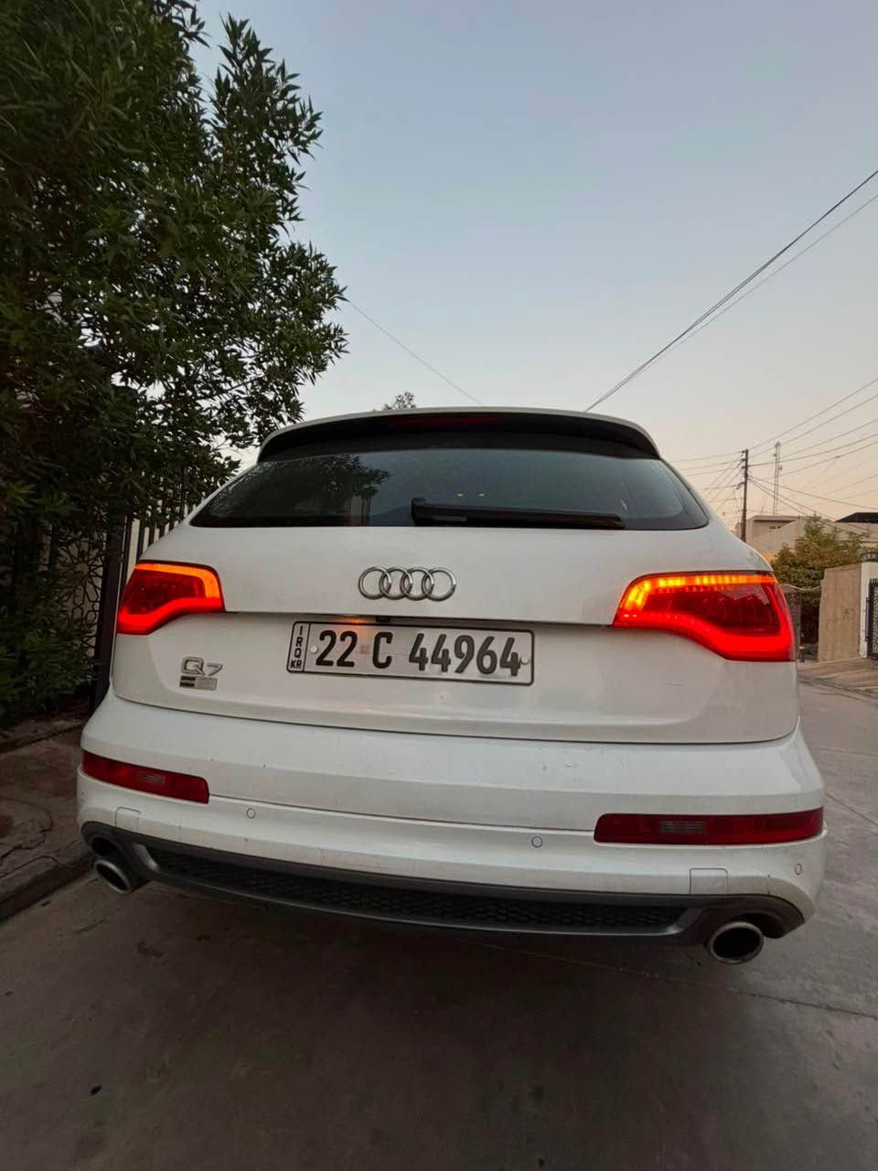 ﷽
1️⃣اودي 2013 Q7 S-line Quattro فول مواصفات ١/١
مواصفات خليجي وكالة شريكة سردار ضمان دولي
لون ابيض 

2️⃣محرك ثمانية سلندر 🔥V8 Twin Turbo دبل تيربو محرك گاز TDI ⛽️
گير و محرك بشرط 

3️⃣سيارة مكفولة بدون قطرة صبوغ سيارة جديد بدون تعديل

4️⃣مواصفات
{ بصمة - پانوراما - داخل اصفر - صندوق شفت - ٣ پردة - ماوس  - ٧ راكب - كشنات جلد - كشنات كهربا - كشنات تبريد + تدفئة -سيدي بوكس - تبريد مركزي - كاميرا - حساس خلفي و امامي - لايت ليد بلاد - ڤوليوم - تحديد سرعة- نضام تعليق هوائي - وبعد اهواي مواصفات  )

5️⃣اربع تايرات و ويل بيلادي جديد
سنوي و رقم و فحص كل جديد
تحويل غةرامة بشرط سنوي بأسمي
سيارة شرط بدون اى نواقص گير و محريك و حدادي و كاربائي كلها بشرط
مكان سيارة طوز خورماتوو

6️⃣سعر💵167$ و بي مجال 
موبايل📲 : *********** طوز, صلاح الدين
