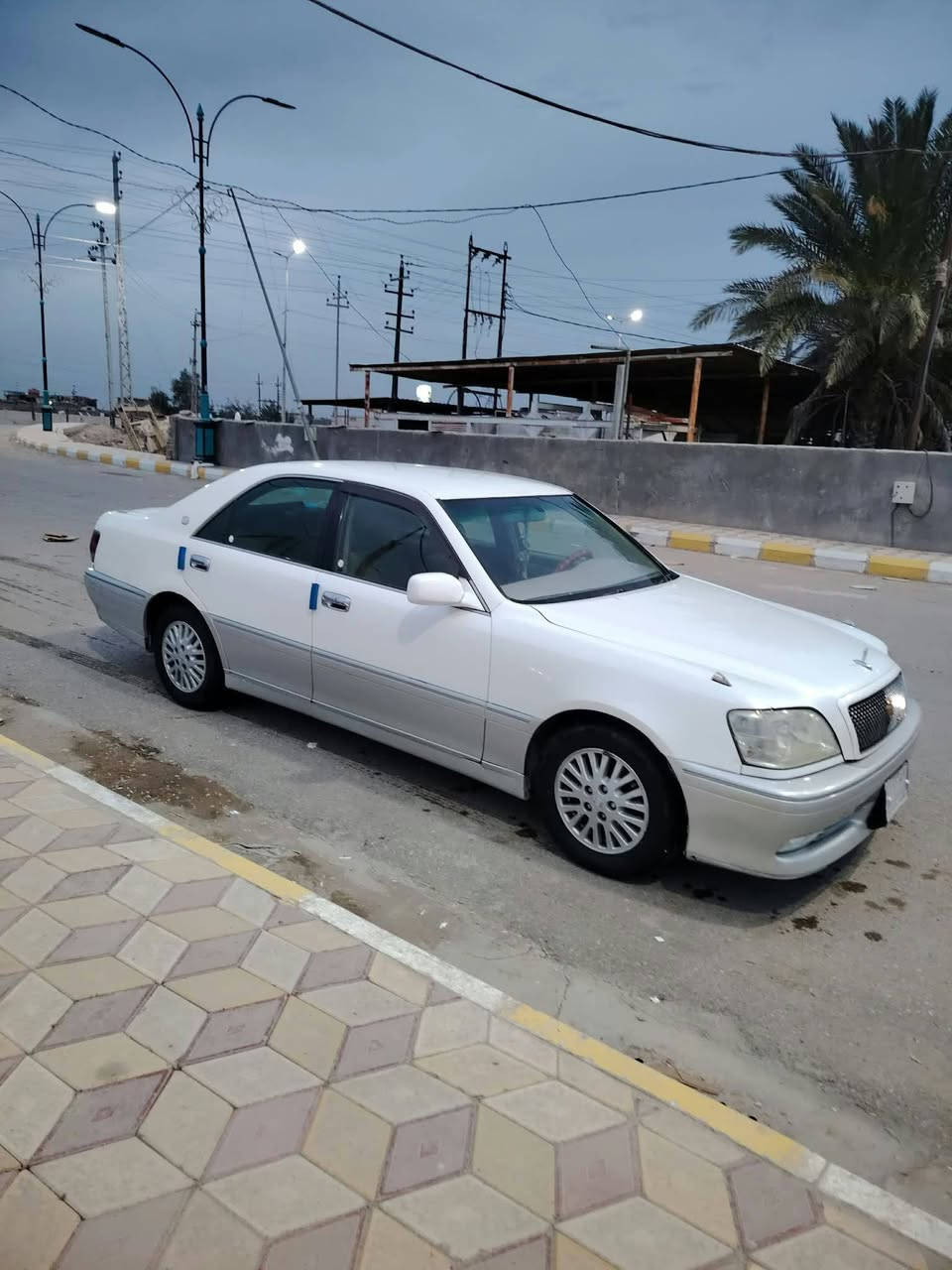 جنون للبيع موديل 2001 مكفوله من الكصه والنقل الجثه والعيب الشرعي وباسمي مداور ثاني يوم السياره جاهزه من كلشي الاتصال *********** ع النت مامتواجد
