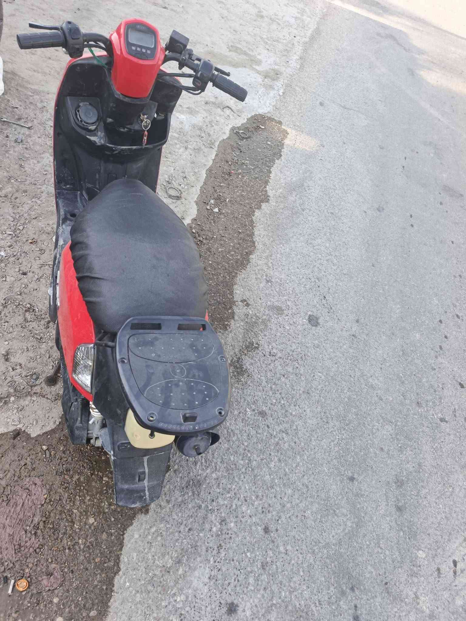 ياالله سلام عليكم للبيع دراجه بوليس نوزل نگرة سلف كهربائيات كامله گيج بانزين شغال باتري جديد نوزل جديد محرك نعومه فول تايرات جديدة بريك خلفي بل المكان گشر نضيف حيل دراجه حلوة ومرتبه ومال جناي نقصه فقط بريك امامي  
مكان بغداد السعر 600 وبيه مجال قليل للشراي /*********** اتصال+واتساب
