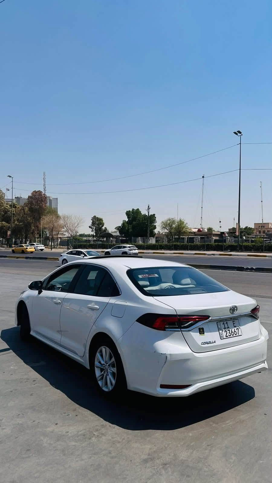 .السلام عليكم
كورلا ٢٠٢٣ ساز كفاله عامة من الصبغ 
بانزين 
تحكم ستيرن 
شاشة 
سلايت 
حساسات 
تبريد قطعتين 
كامره دواره 
السياره جديده بمعنى الكلمة 
مكان السياره بغداد البلديات 
السعر ١٦٨ 
***********
