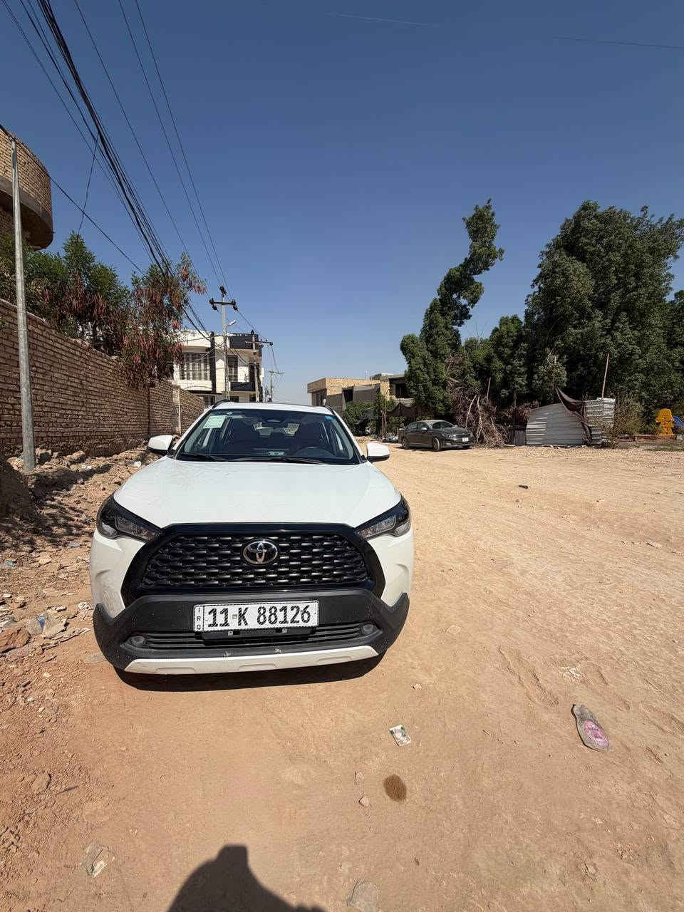 للبيع: تويوتا كورولا كروس 2025 (Corolla Cross Hybrid Limited)
 الموديل: 2025
 المسافة المقطوعة (المشي): 25 ألف كم فقط
 اللون: أبيض صدفي
 الرقم/التسجيل: بغداد (محجوزة)
 المواصفات: فول مواصفات 1/1
 سقف بانوراما
 محرك هجين (Hybrid) موفر جداً للوقود
 داخلية جلد أحمر بلاد
 شاشة عرض كبيرة + شاشة عدادات رقمية
 تحكم أزرار مقود كامل + أنظمة قيادة حديثة
 بصمة تشغيل ودخول ذكي
 ويل كب أصل + كشافات LED
 الحالة: مكفولة بالكامل من السحق، الصبغ، والإحداث. السيارة بحالة الشركة (1/1) وبدون أي خلل.
 المكان: [ألديوانية ]
 السعر: [170] (قابل للتفاوض البسيط)
 للتواصل والاستفسار: [***********
***********]
