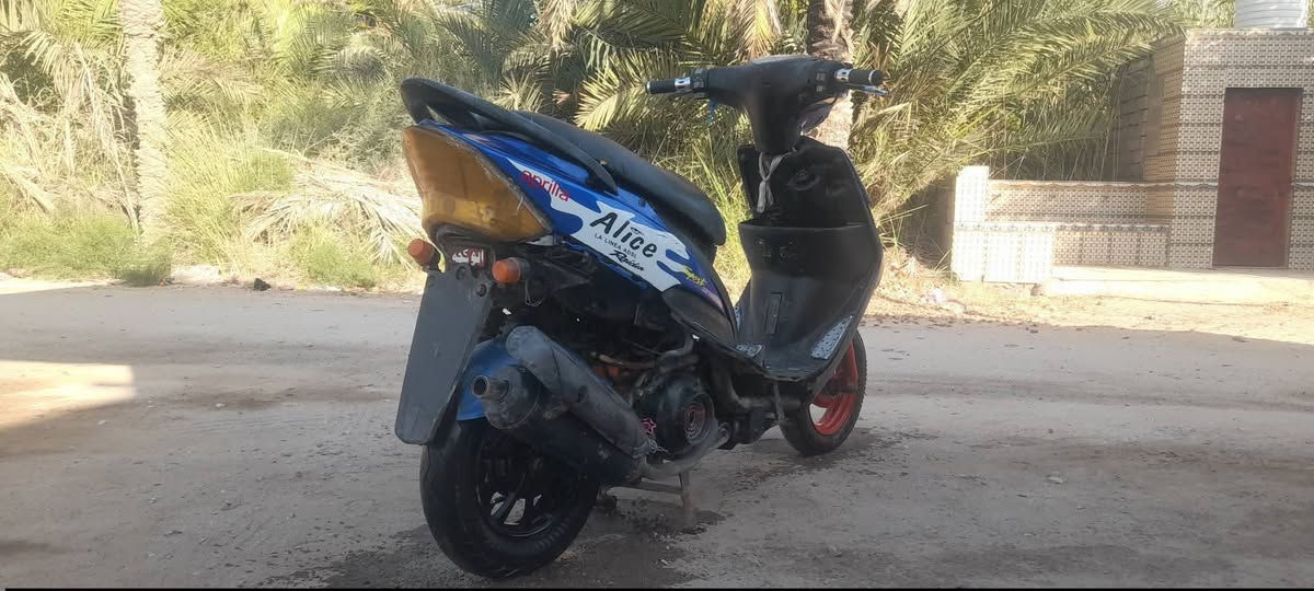 سلام عليكم مثل ما تشوف مقابيلك ماكس عدله ما مفتوحه دراجه نضيفه شلعه تخبل اريد ابيعها لانه محتاج سعرها 150الف خابرني ***********
