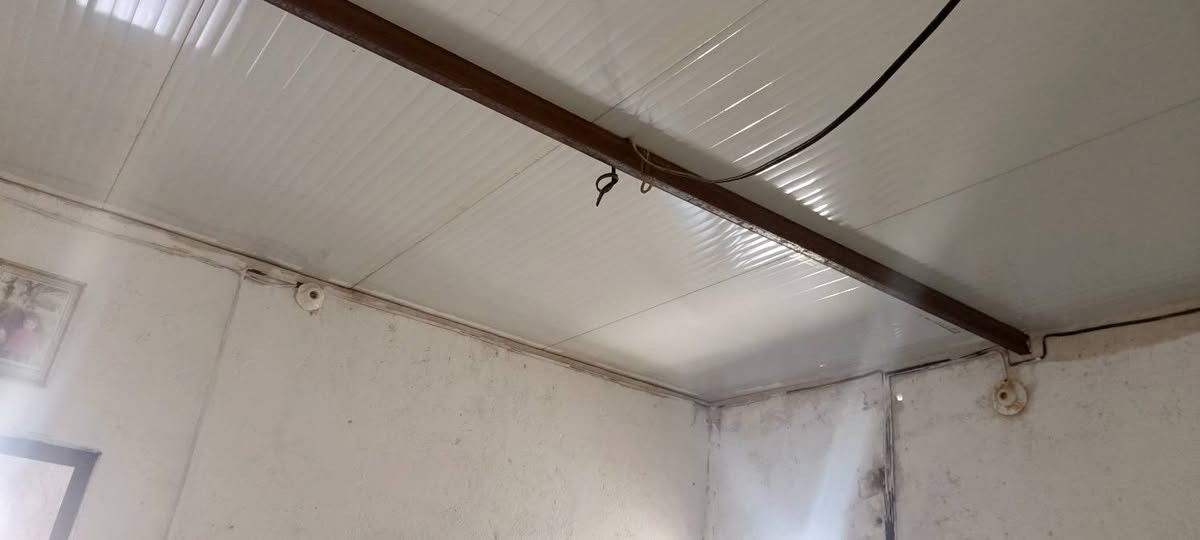 طبيت للبيع 100م خلف جامع الخزاعل الارضيه سراميك سقف سندويش ومسجل بتعداد سكاني ومرقم  عايز ترتيب قليل وباب حمام فقط سعر 12وبي مجال قليل  
رقم:***********
