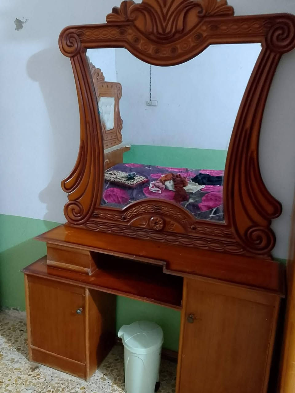 غرفة نوم تزكام كاملة 
كنتور قاطين أبو سته 

للإستفسار إتصل / ‏***********‏
