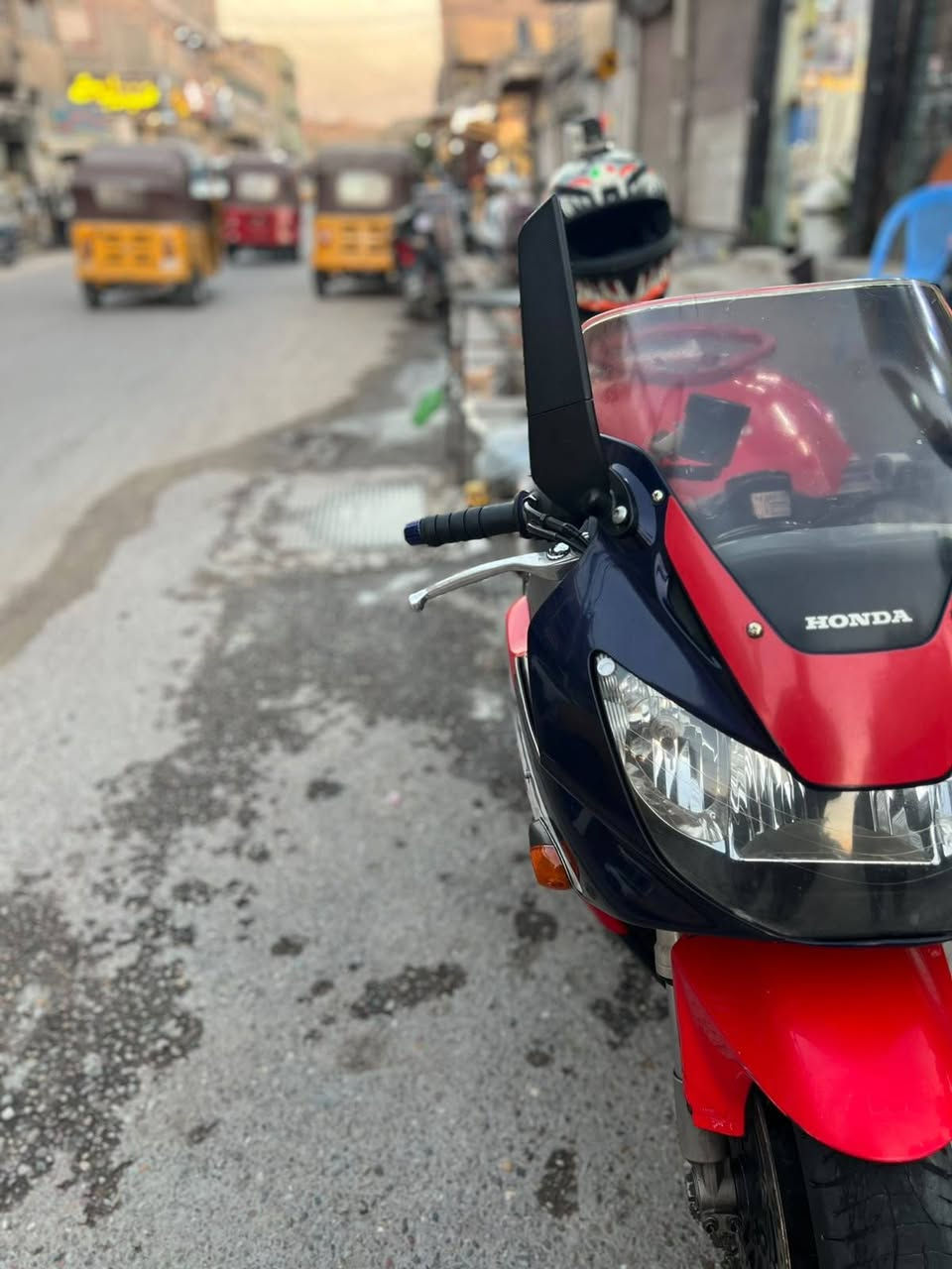 السلام عليكم للبيع cbr929 دراجة كاملة نضيفة مفتوح كور مبدل كازكيت فقط مكان بغداد ساحة عدن سعر مليونين و٧٥٠ بيهة مجال او مراوس بي سي اكس***********
