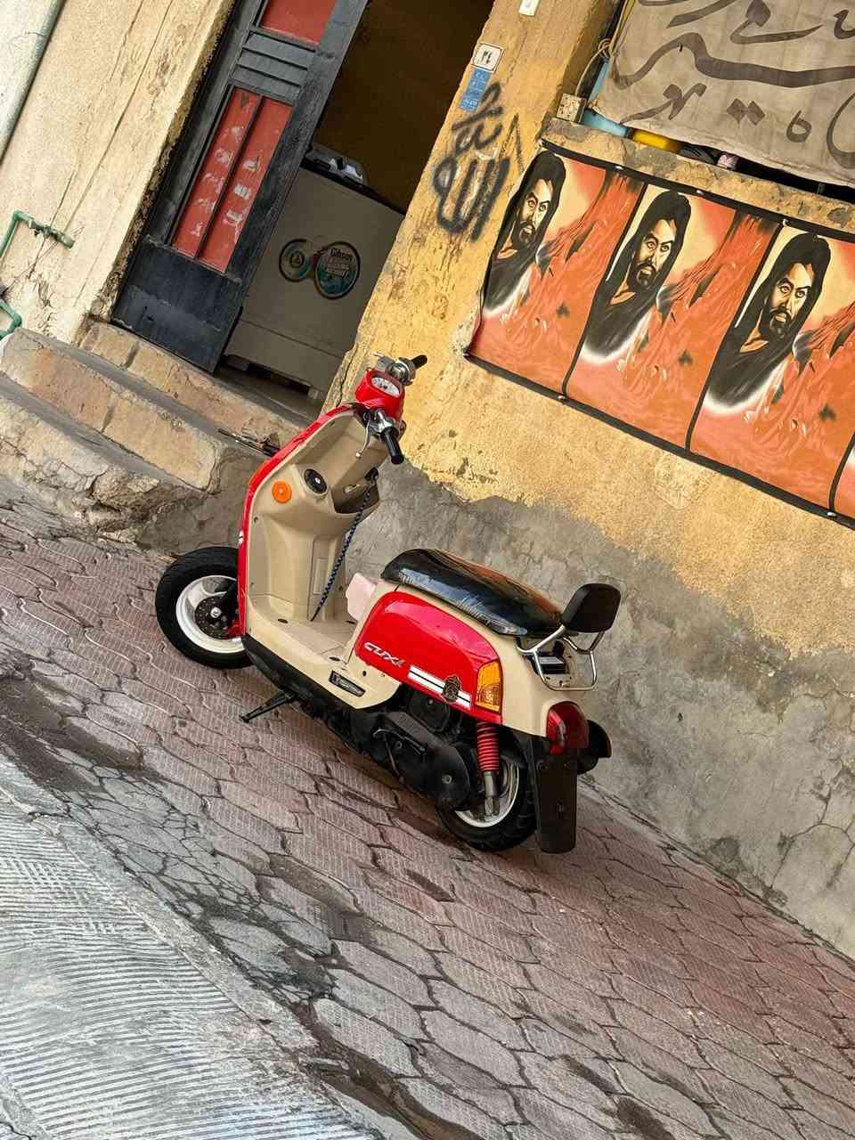 ماكس بوليس جديده مكينه ما مفتوحه كله عل البلاد كهربايات كلهه شغاله كوزههه بس لايت او مدكر فقط 
السعر 700 او بيهه مجال  عنوان بصره الجمعيات 
رقم ***********
