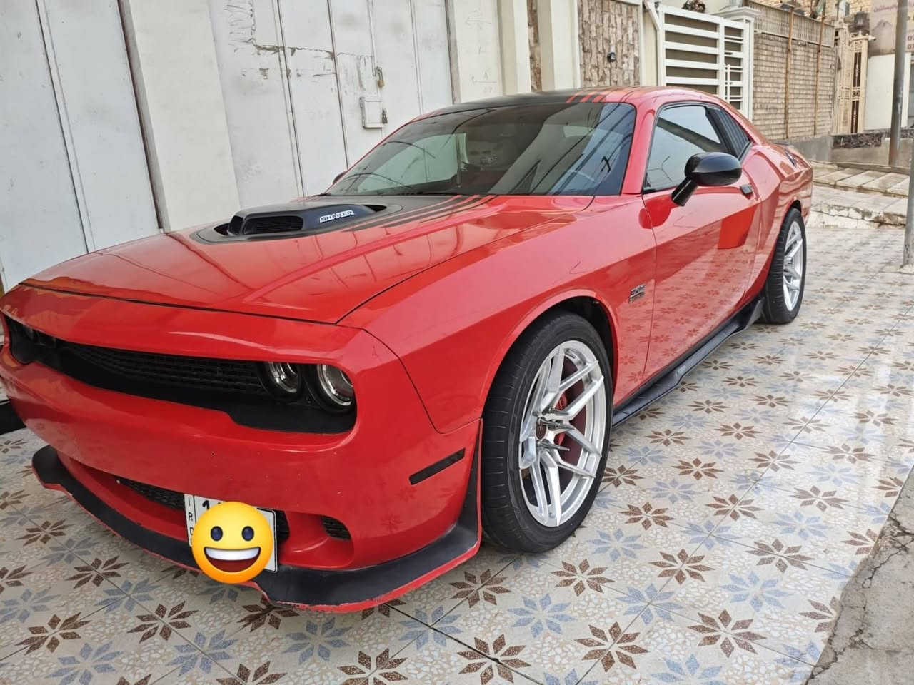 سلام عليكم سياره جالنجر شيكَر 18 اصل 
عليهه برمجه وتفريغ وشوته مفتوحه وكزوز srt ووسطيات slp 
وويل روهانه جديد ما بي اي فطر ولا تصليح
 وبيهه دركه فورجد كاربون فايبر ودواخل كاربون فايبر
 وغرفه حمره كنتاره وجلد 
السياره ماشيه 60 ميل تقريباً بل 95الف السياره بحاله الوكاله جديده لا مبدل بيهه بطل ولا برغي مفتوح بلمكينه عليهه ادامه كامله من منضومه مي ولف حماوه 82 كل ما تدوس تنزل حراراتهه فدشي كلش مرتب 
 ربع دينار مينصرف عليهه كامله مكمله من ناحيه شكل ومن ناحيه اداء 
فئه نادره ومميزه  السياره ضربتهه جاملغ وبنيد وطرف الباب لان راجع عليه الجاملغ من جهه عكس سايق
للاستفسار ***********
مكان السياره العماره ميسان

