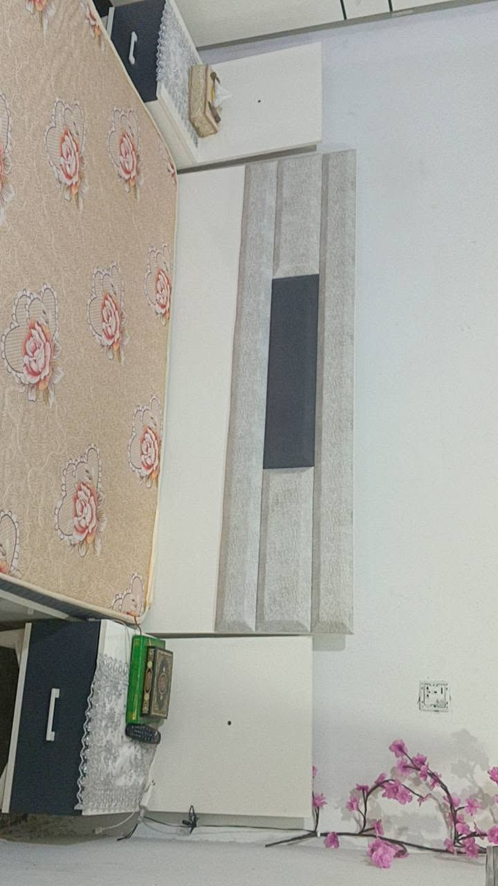 غرفه نوم مستعمله شهر واحد للبيع السعر 400 قفل  للمراسله واتساب *********** العنوان كركوك القادسيه ثانيه ،
