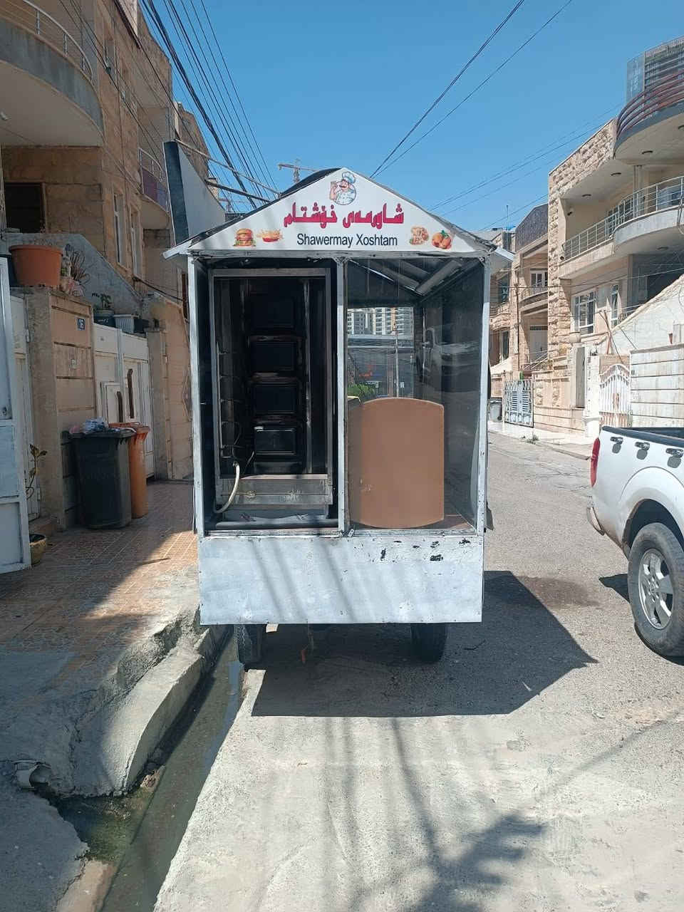 مانتۆرەکی خواردنی گەڕۆکی سێ تایەی بۆ فڕوشتن بێ عەیب  بۆ زانیاری زیاتر پەیوەندی بەم ژمارەتەلەفۆنە بکە ***********
