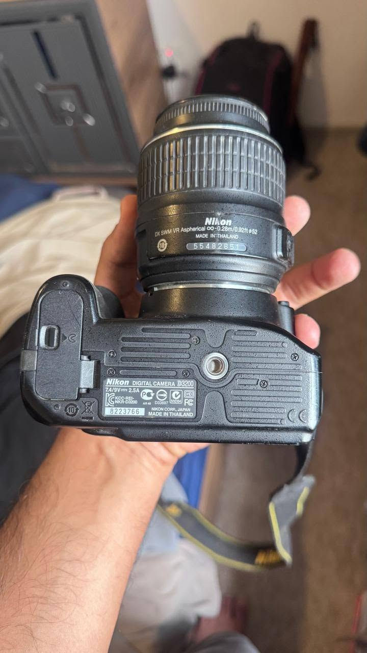 نيكون D3200
شبه جديدة
