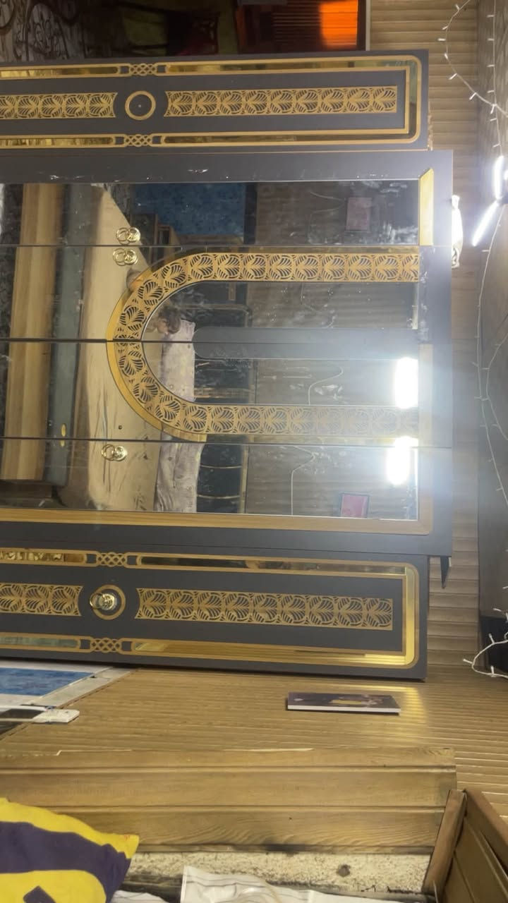 غرفة نوم نضيفة ٤٠٠ هية ولدوشك
قرب عمرت الوليد 
***********
