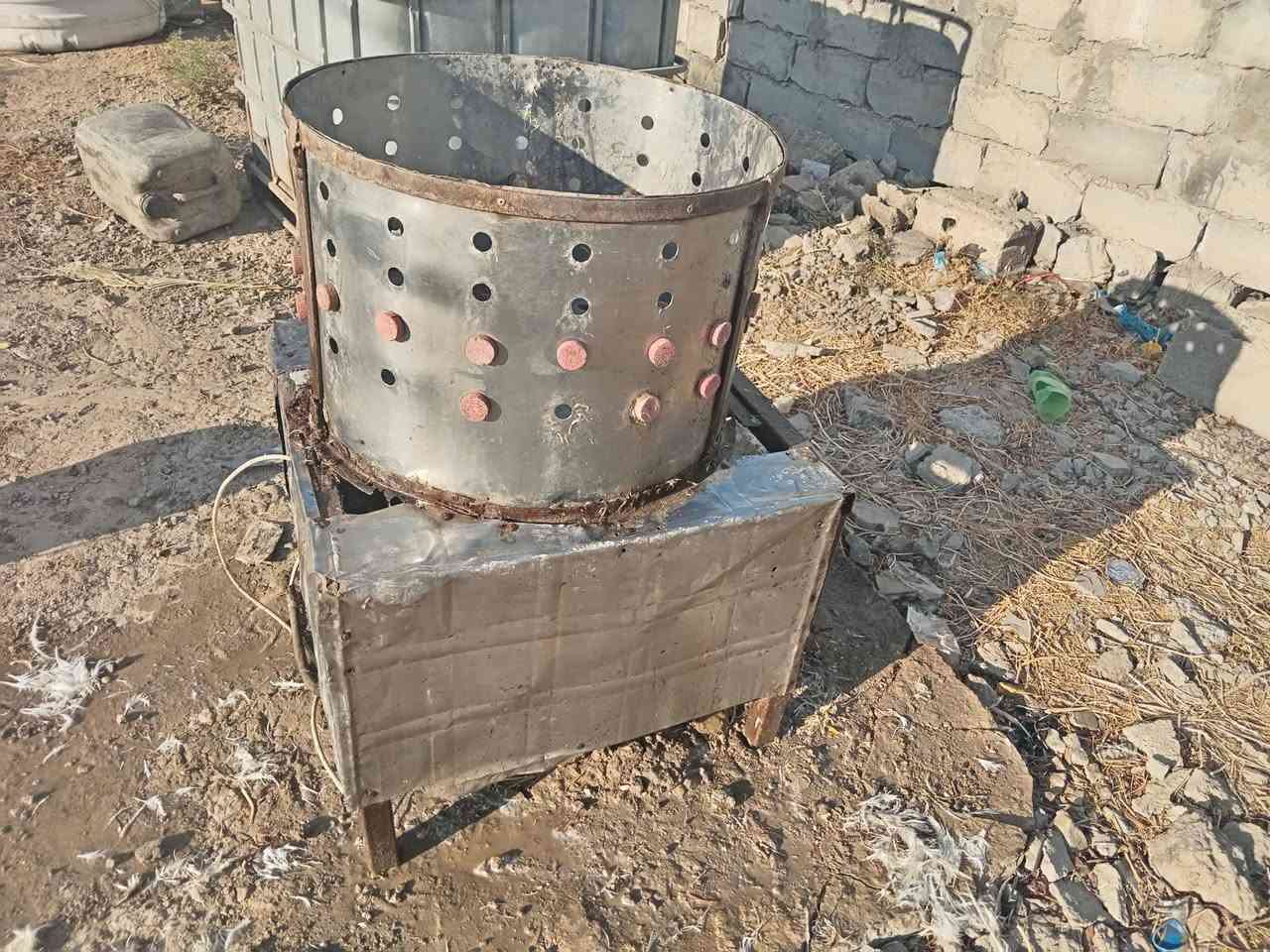 مولد خمسه كيفي ٢٠ امبيركامل الجسر السابع جسر الحصوة سيطره المالكي  والسعر سهله ***********وجاهز وشغال ع الفحص متعهد + صلايه مال دجاج ع الفحص المكان بغداد خاص مغلق
