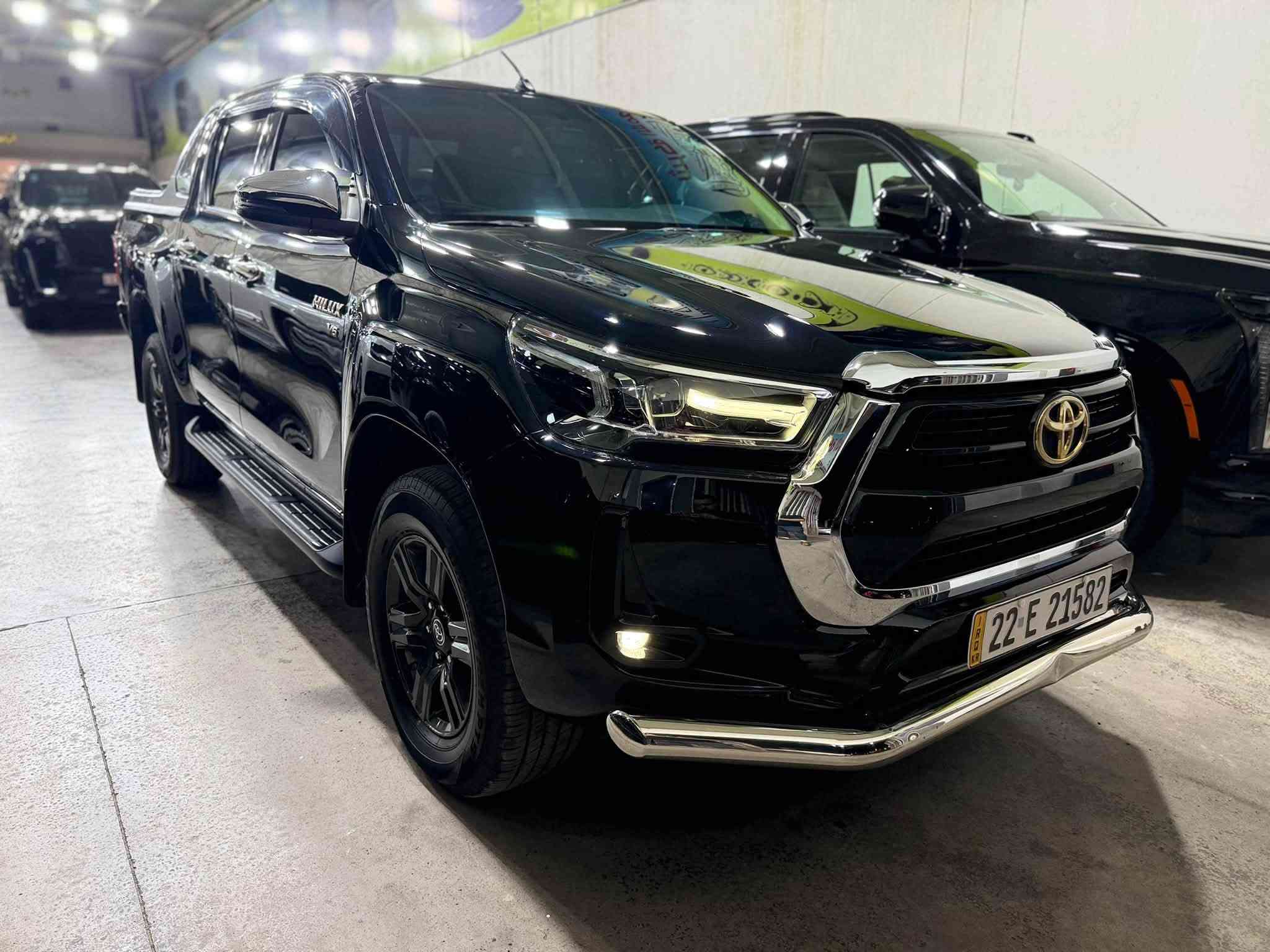 تويوتا هايلوكس TRD
6 سلندر 2022  

كامل مواصفات :
ماشية : 133 الف كيلو
داخل احمر 
كير اوتوماتيك
محرك 6 سلندر
تبريد قطعتين
شحن واير لس لاسلكي
نضام دفع رباعي فورويل  
مانع انزلاق
حساسات خلفية وامامية 
كامرة خلفية
تحكم ستيرن جهتين 
نظام ايكو الاقتصادي 
بصمة تشغيل
بصمة ابواب
اشاير بلمري
كروز سرعة
جكات بنيد 
تخم تاير جديد 
تغليف PPF 
السيارة مكفولة محرك وكير وتبديل
بيه فقط  صبغ فوق الايت الايسر في البنيد موضح بالصور 
.
السعر  29.500 
العنوان بغداد معارض النهظة 
الاستفسار اكثر :‭***********‬
