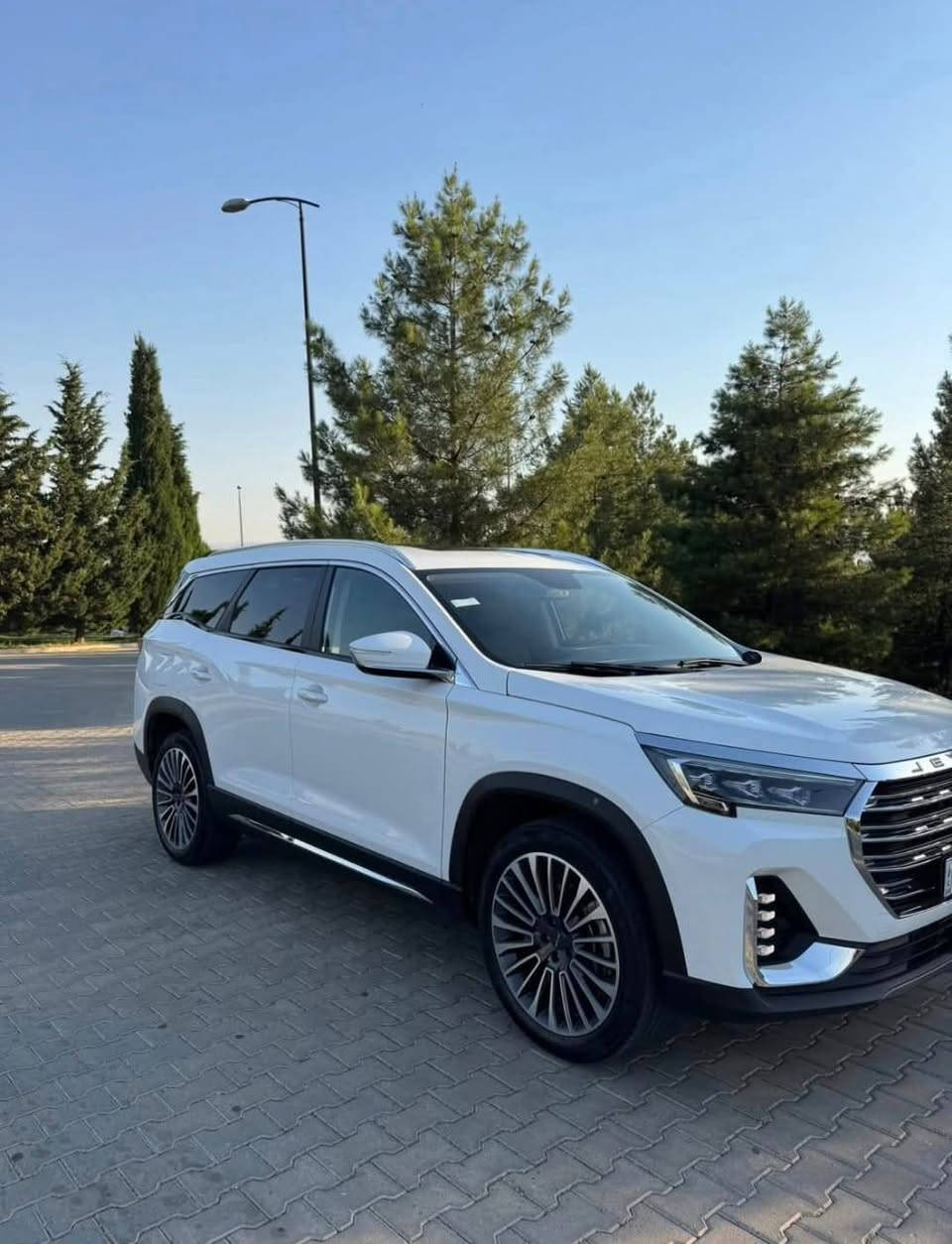 جیتۆر x90 پلەس.  
Jetur x90 pulls
 مۆدێل 2023 فول فول مواسەفات luxury
سەیارەکە زۆر کەم ڕۆشتوە تەنها 47 هەزار (کم) ڕۆشتوە 
کلین تایتلە وەک سفر وایە
سەیارەکە جامەکانی ڕەشی بیلادی شەریکەیە   
سەیارەکە مەکینە گەورەی ۲٠ لیتری تۆڕبۆیە بەهێزی ۲٥٤ هۆرسپاوەر  کە قوەتێکی زۆری یاوە بەسەیارەکە 0 بۆ 100 بە ٦چرکەیە   🚀🚀🚀
مواصفات فول فول 
:- بصمة 
:- دەرگا بەسمە 
:- بانوراما 
:- کامێرای ۳٦٠
:- كاميرای قەمەرە سەناعی ٥ کامێرا 
:- شاشە 
:- لايت زينون 
:- رادار پيش ودوا 
:- رادار ئاوينه 
:- حساس پيش ودوا 
:- كشن جلد 
:- كشن كهرباء 
:- كشن گه رم وسارد 
:- كشنى دواوه گه رم 
:- سوكان كاره با
:- دوو زۆنی تەبردید
:- دوو کۆمپرێسەر تەبرید 
:- بريك كاره با 
:- سماعة  سۆنی 
:- کوشن خەزن 
:-.سیستەمی کوژاندنەوە لەکاتی وەستاندا بۆ ئەوەی بانزین کەم بخوات 
:-. ۳ مۆدی لێخورین ( نۆرمال + سپۆرت +ئیکۆ )
:- گێر عادی و ئۆتۆماتیک 
:- ئۆتۆ برێک لەکاتی هاتنە خوارەوە بە هەورازدا
:-  لیدی ناو دەرگاو داشبڵ و شوێن پەرداخ 
:-. تەبرید مەرکەزی 
 زۆر مواسەفاتی تر کە باسمان نەکردوە
 
 سەیارەکە زەمانی شەریکەی هارلمە دەساڵ زەمان یاخود ( یەک ملیۆن کم )
 
بۆ زانینی نرخ ژمارە یەک  لەکۆمێنت دابنێن ئۆتۆماتیکی نرخەکەیتان پێئەگات 
ژمارە موبایل . (***********) السليمانية, العراق
