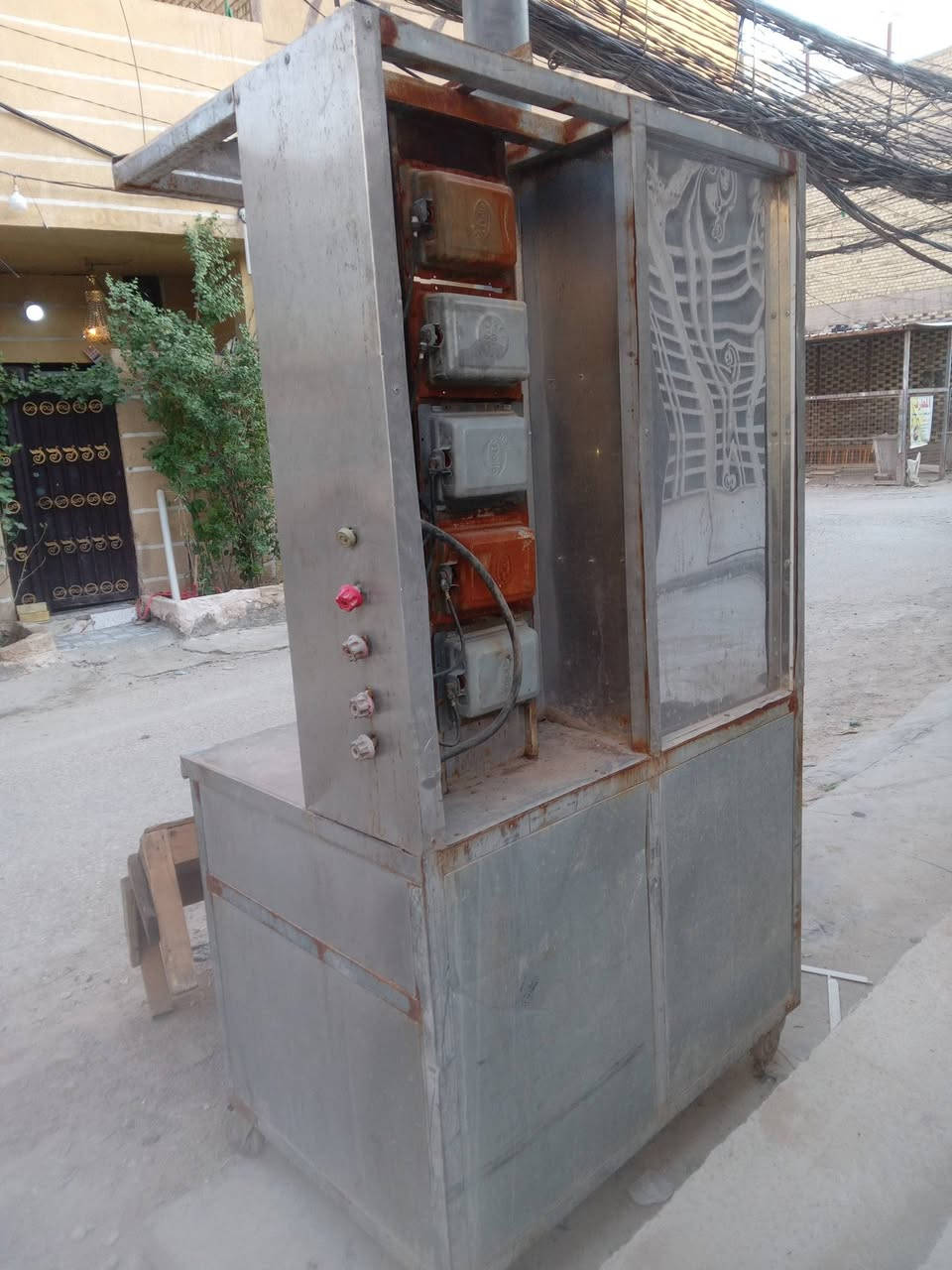 شوايه كص شغاله ومنضم كامله للبيع ٥ عيون مكانها كربلاء حي العباس السعر ٢٥٠ وبيها مجال 
للإستفسار ***********
