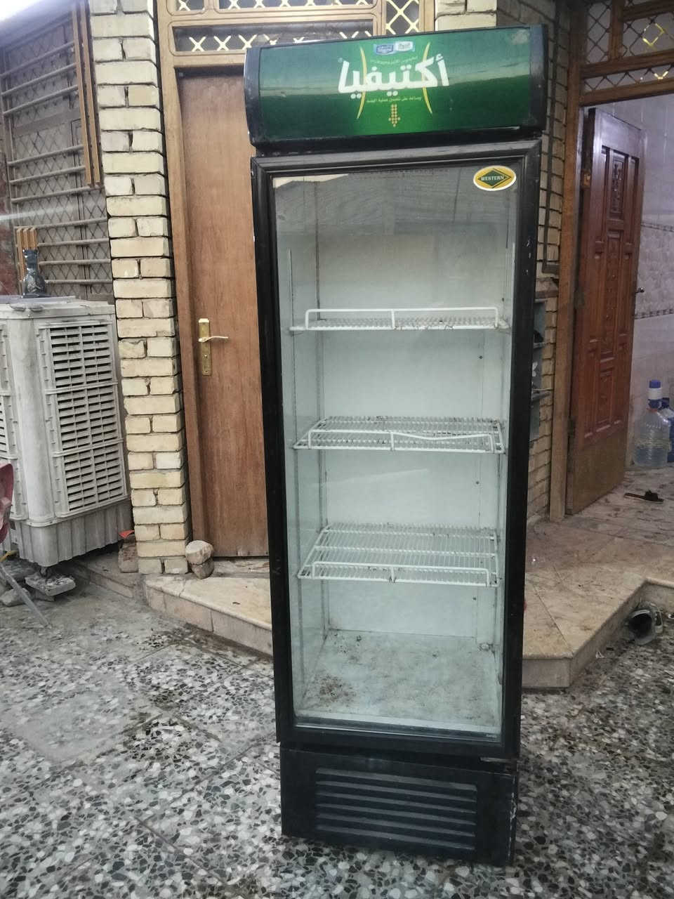 عارضه حجم كبير تركي عاطله السعر ب100 الف.      بغداد المشتل
