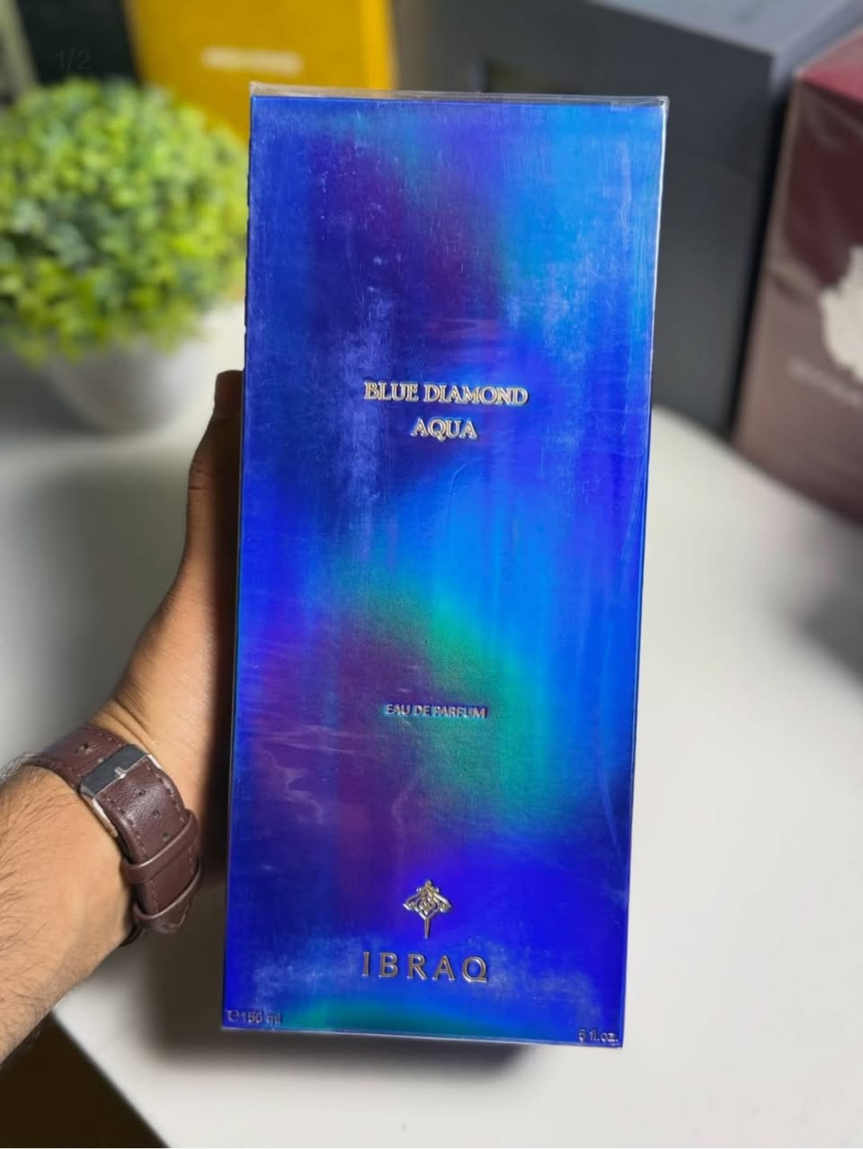 السلام عليكم 
جان عندي بيج عطور و ما توفقت بي بقن عندي عطور جديدة الي يريد يشتريهن احسبهن جوه الجملة الي يريد يراسلني ***********

نص مكتوب في الصور:
- 1/2
- 1/3