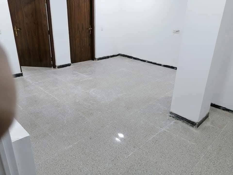 شقتين • غرفتين • طابق أول