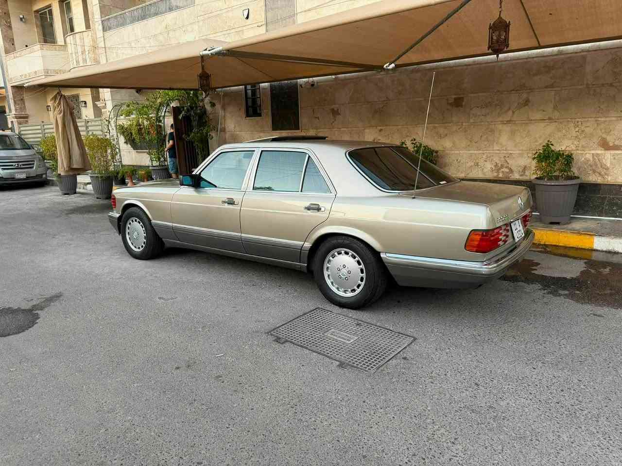 يالله السلام عليكم للبيع مارسدس جامبو رأسي مديل1991 وظع شركه السياره ماشيه129حقيقي شرط فحص وين متريد كفاله من ظربه وتبديل وخياس سياره جديده بمعنه الكلمه وظع شركه سبير منازل كير ومكينه وتبريد وحداديه وتخم تاير كله عله وظع الشركه مملعوب بيهة السياره ابد وين متريد افحص السياره شوف العين رقم بغداد ابسمي رقم الدولي الجديد مكلف بلنسر اتصل علئ صاحب السياره هاتف*********** السعر 160 وبيهة مجال جدأ بصيط مكاني بغداد الاعظميه

