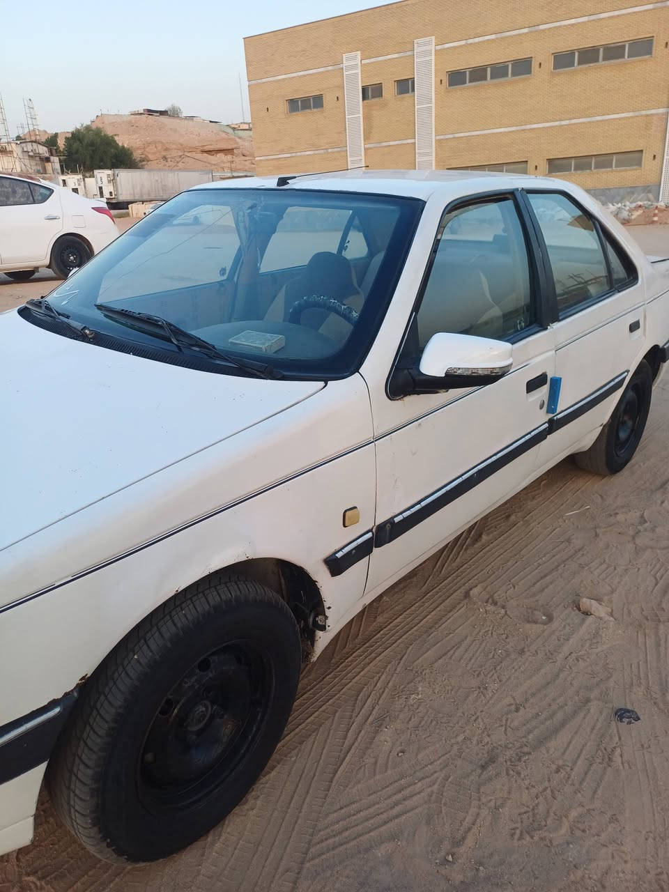 السلام عليكم بيجو ٤٠٥ للبيع موديل ٢٠١٠ رقم انكليزي بسمي اتصل على الرقم  *********** بدون تعاليق اتصل رجان
