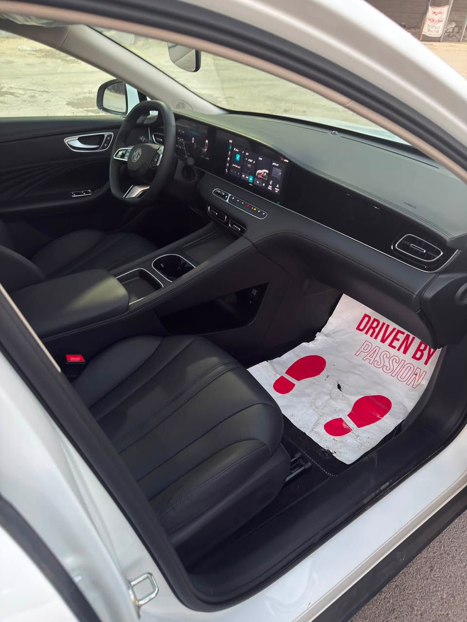 السلام عليكم
MG 8 PHEV

بلگين هايبرد + بانزين 

موديل 2026 

زيرو ماشية 800 كيلو ( 300 محرك + 500 كهرباء ) 

ضمان الوكالة 6 سنوات

 

المواصفات المعروفة :

كاميرة خلفية وحساسات 

مقعد السائق كهربائي 

تحكمات بالستيرن 

تثبيت سرعة 

مساعد نزول المنحدرات 

مانع اصطدام 

تحكم بالبريك 

فتحة سقف 

مرقم دهوك 

كامل الملحقات مع الشاحن 

مسجلة بأسمي تحويل ثاني يوم 

تواصل واتساب ***********
