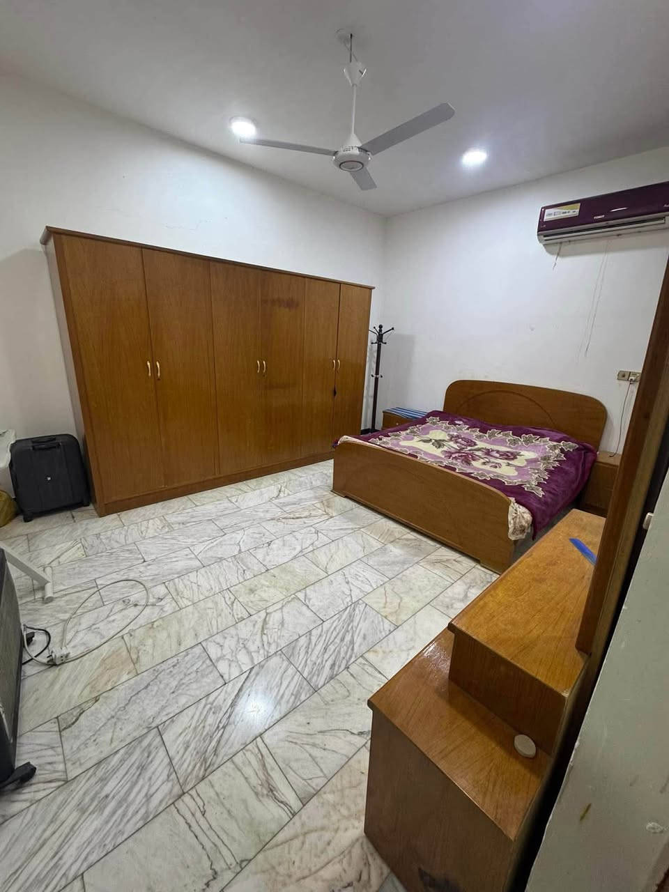 دار للايجار حديث مؤثث ✌🏻

الموقع / حي الصحة مقابيل مارينا  🏚️

المساحة /200

التفاصيل / 

الطابق الارضي / غرفتين  نوم ومطبخ وصحيات عدد ٢صالة هول طارمه ✌️

للاستفسار اكثر/
اتصال او واتساب 

***********
شركة المدهش للعقارات والمقاولات
