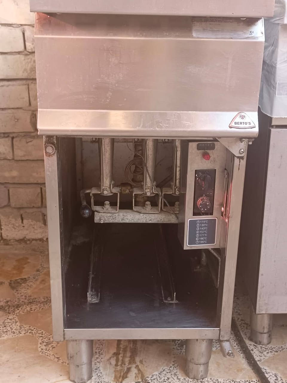 قلايات ابيع كوم حديد مستعجل ع بيعتهم انطي سعرك واستفاد بيهن
قلايه ٦ مدافع حوضين أمريكي
قلايه ٣ مدافع
تواصل *********** اتصال أو واتساب
مكان مدينه الصدر
