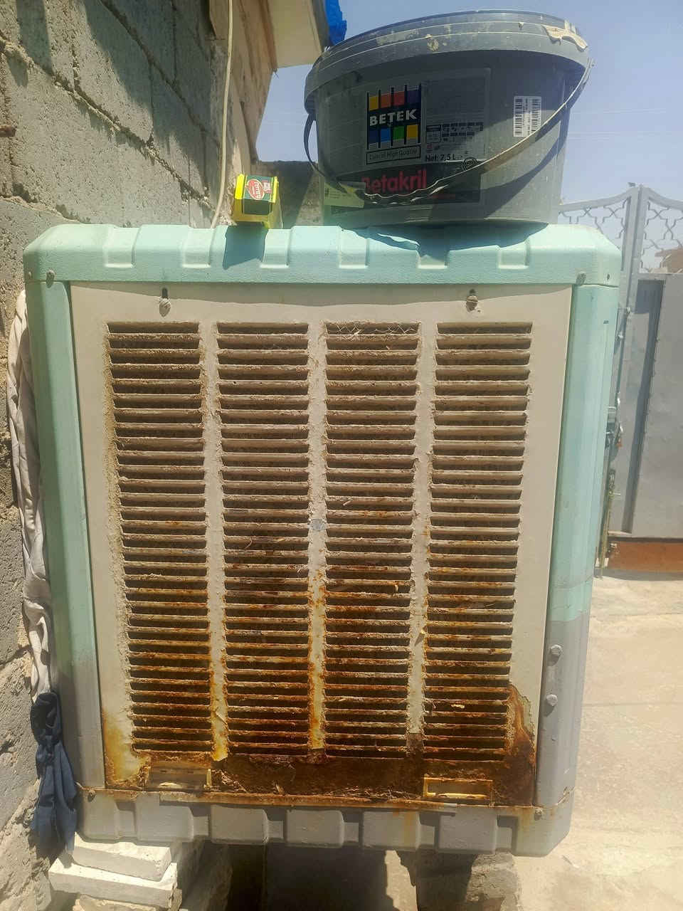 السلام عليكم 

براد للبيع طلعته قبل اربع اشهر من الجمعية السعر 350 وبي مجال

مبردة نظيفة بس البوب مال الاصفاح شوية تعبانه مابيها لا زفر ولا شي السعر 50 وبيها مجال

للتواصل *********** بي واتساب
