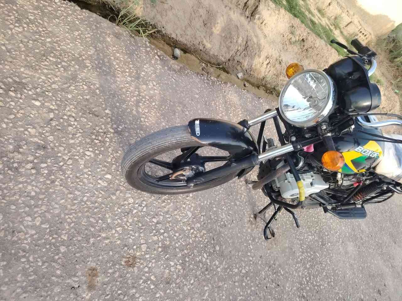 سلام عليكم بوكسر 22 كهربائية شغاله مكينه مكفوله بدون اوراق اكاتبك عليهه السعر 650مكاني مسيب ***********
