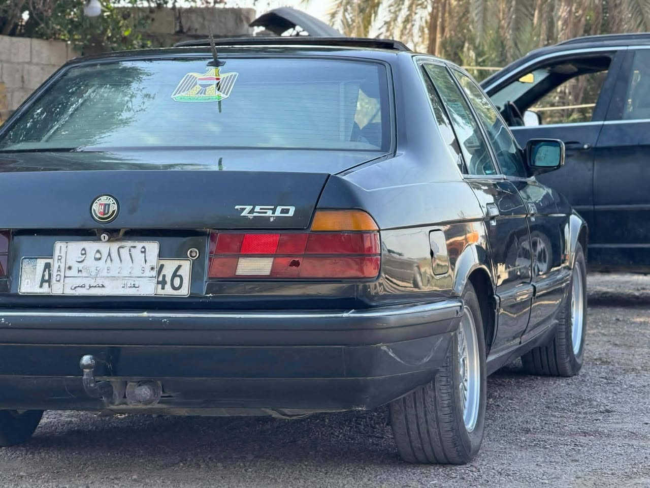 من رخصت صاعب الكروب المحترم سلام عليكم ورحمة 750 12 سندر البيع السياره جاهزه تبريدها ثلج كهربيته كله شغله عل بلاد السياره بس صدره تعبان ترايك وين ما يجبك اطلع قرفه بس كشنات يردلهن ترتيبات اني مدوشم هن محرك وكير شرط جدد مكفوله من الضربه والتبديل ولخياس شرط بلديه رقم بغداد بسمي شرط  مدور ثانيوم مكان السياره ديوانيه سدير هذ رقمي *********** وني خادم الخاص مفتوح ورقمي مفتوح وتساب مفتاح اني خادم السعر ٥٥وبيه مجال قليل حك الجيه رجان الما يعرف قيمته لا يصير ابو عليه برسي اسف من كلمي بس ناس ما تعرف قمت السياره عنده ٢٠ ورقة ويدور سياره

