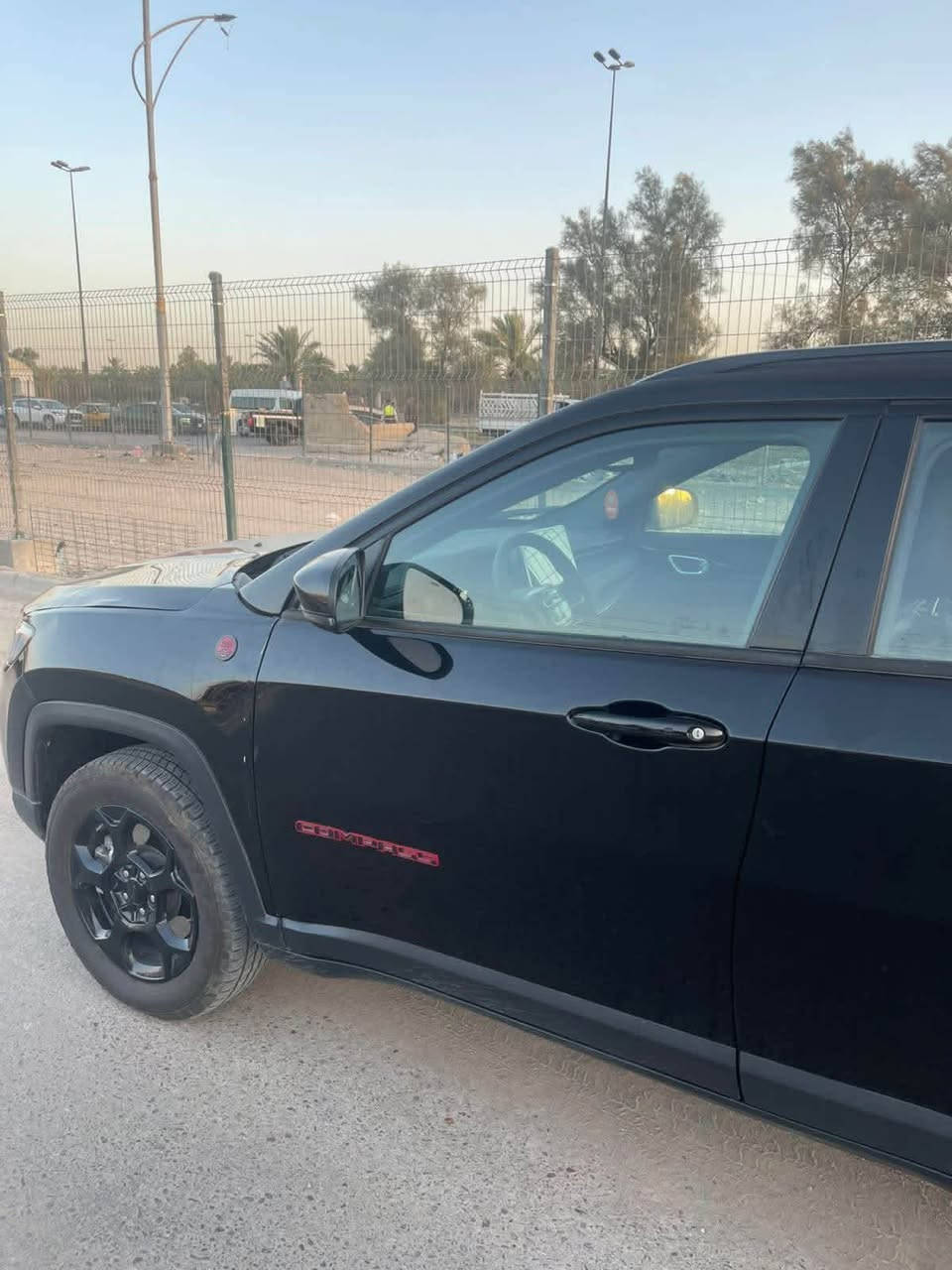 🚘✨ للبيع | جيب كومباس تريل هوك 2024 ✨🚘
🇺🇸 رقم بغداد بسمي | مواصفات أمريكية | شبه جديدة

السلام عليكم،
معروض للبيع سيارة فاخرة ونظيفة جداً:

🔸 النوع: جيب كومباس Trailhawk
🔸 الموديل: 2024
🔸 المنشأ: أمريكي
🔸 الرقم: بغداد
🔸 المسافة المقطوعة: فقط 23,000 mi
🔸 الحالة: بدون أي قطرة صبغ 
🔸 الكتلوكات: مختومة وبالكيس

🛠️ المواصفات:
✅ محرك 2000 تيربو – قوة وكفاءة
 كار بلي  واير لس +اندورويد اوتو 
متعدد الوضعيات القيادة 
اوتو -جبال -ثلج -صخور -رمال -نزول منحدرات 
رادارات جانبيه +امامية 
تحديد مسار 
سياقة اليه 
✅ نظام الدفع الرباعي (4WD)
✅ حساسات أمامية وخلفية
✅ إشارات جانبية في المرايا
✅ إنارة LED نهارية
✅ تصميم Trailhawk الرياضي المعروف بالفخامة والأداء

📞 للتواصل: ***********
       ***********
سيارة معروضه للبيع 
وبالعافيه للياخذه 
الي يريد صور حادث يراسلني 

📍مكان سيارة بغداد

🔸ملاحظة ضربتها من امريكا دعامية امامية مصلحة وبنيد راجع بارد 
🔸محرك و كير مكفولات
وبالعراق بيها بارد وتكحيل بالجاملغ الخلفي
سنوية باسمي تحويل ثاني يوم

سعرها 165$
