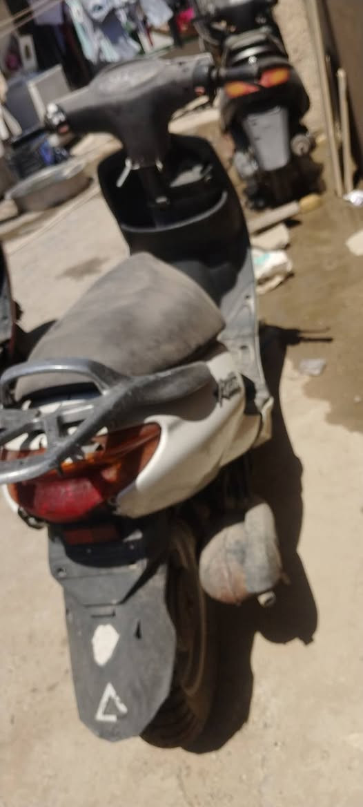سلام عليكم دراجه اكزز للبيع حلوه ونضيفه ممفتوحه  نكره سلف وهندر بس متروكه ممشتغله هسه يرادله ادامه السعر 350 وبيه مجال بسيط مكاني بابل مركز ***********
