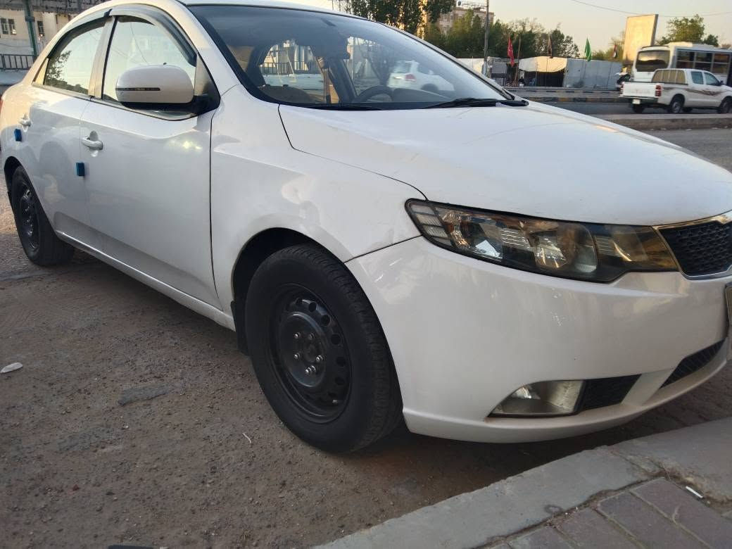 سلام عليكم كيا سيراتو موديل 12 خليجي جاهزة اربيل وكالة او تحويل مكان السيارة النجف بيهة مكانات صبغ فقط بدون ضربة قوية.المواصفات تحكم جهتين مري شفط شاشة كاميرا دوارة حساسات خلفيه حاكية بلوتوث السعر 88 بيهة مجال *********** النجف, العراق
