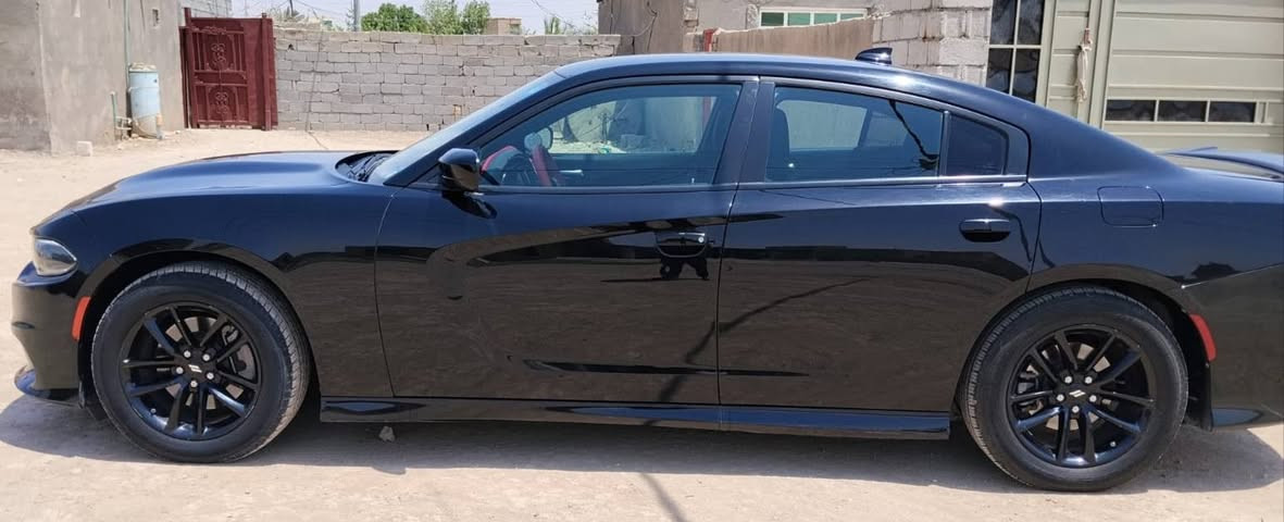 للبيع أو المراوس.. وحش الطرقات بانتظارك! 🔥
​للبيع أو المراوس، دودج تشارجر موديل 2023 (آخر فئة)، السيارة بأسمي والتحويل ثاني يوم مباشرةً.
​🔹 المواصفات:
​الطراز: Charger SRT / Gdi.
​اللون: أسود ملكي فخم.
​الممشى: 90 ألف كم (استخدام شخصي ومحافظة تامة).
​الحالة الفنية: الهزة جديدة، السيارة جاهزة وما تحتاج أي مصروف.
​الإضافات: شاشة كبيرة، تحكم ستيرن، تشغيل عن بعد، وكامل المواصفات الترفيهية والعملية.
​الحالة: وارد أمريكي، حادثها بسيط جداً (قطعتين: بنيد وجاملغ).
​السيارة نظيفة جداً واستخدام شخصي، لمن يبحث عن الفخامة والأداء العالي، هذه فرصتك.
​📍 الموقع: ذي قار.
📞 للاستفسار: الاتصال *********** و ***********
