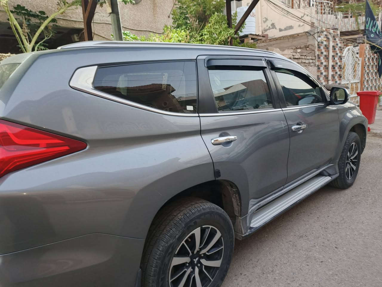 ميتسوبيشي مونتيرو سبورت 2017 ( باجيرو )
Mitsubishi Montero sport 2017
 6 سلندر ، 3000 CC
7 ركاب
دفع رباعي
أكمل وصف بفئتها sport :
اوتوماتيك تيبترونيك ، مانع انزلاق ، مانع انحدار ، تحكم مقود / تثبيت سرعة ،لطاش تغيير سرعات ، فرامل ABS ، بصمة تشغيل ، بصمة دخول ، شاشة معلومات ، كاميرا خلفية ، فرام كهربا ،دولاب جبلي اميركي مصفح ، حساسات ، مكيف خلفي منفصل ، بطيء وسريع ، مرايا طي كهربا
سبعة مقاعد
قطعتين بخ
ماشية 90 الف
سياره بسمي 
***********
***********
