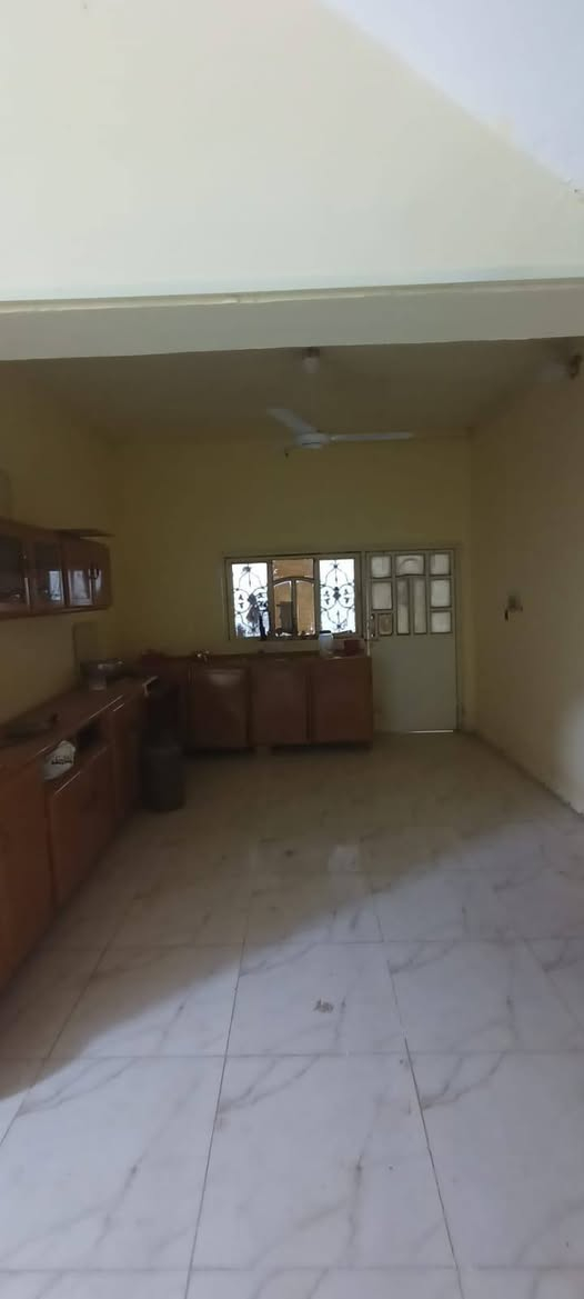 سلام عليكم من رخصت ابو الكروب بيت اللبيع طابو زراعي سند ٢٥ مساحة دونم البيت كونكريت يتكون من غرفتين نوم وصالة واستقبال ومطبخ وصحيات داخلية وخارجية العنوان طريق السنية على شارع العام مباشر الاتصال على الرقم ***********
