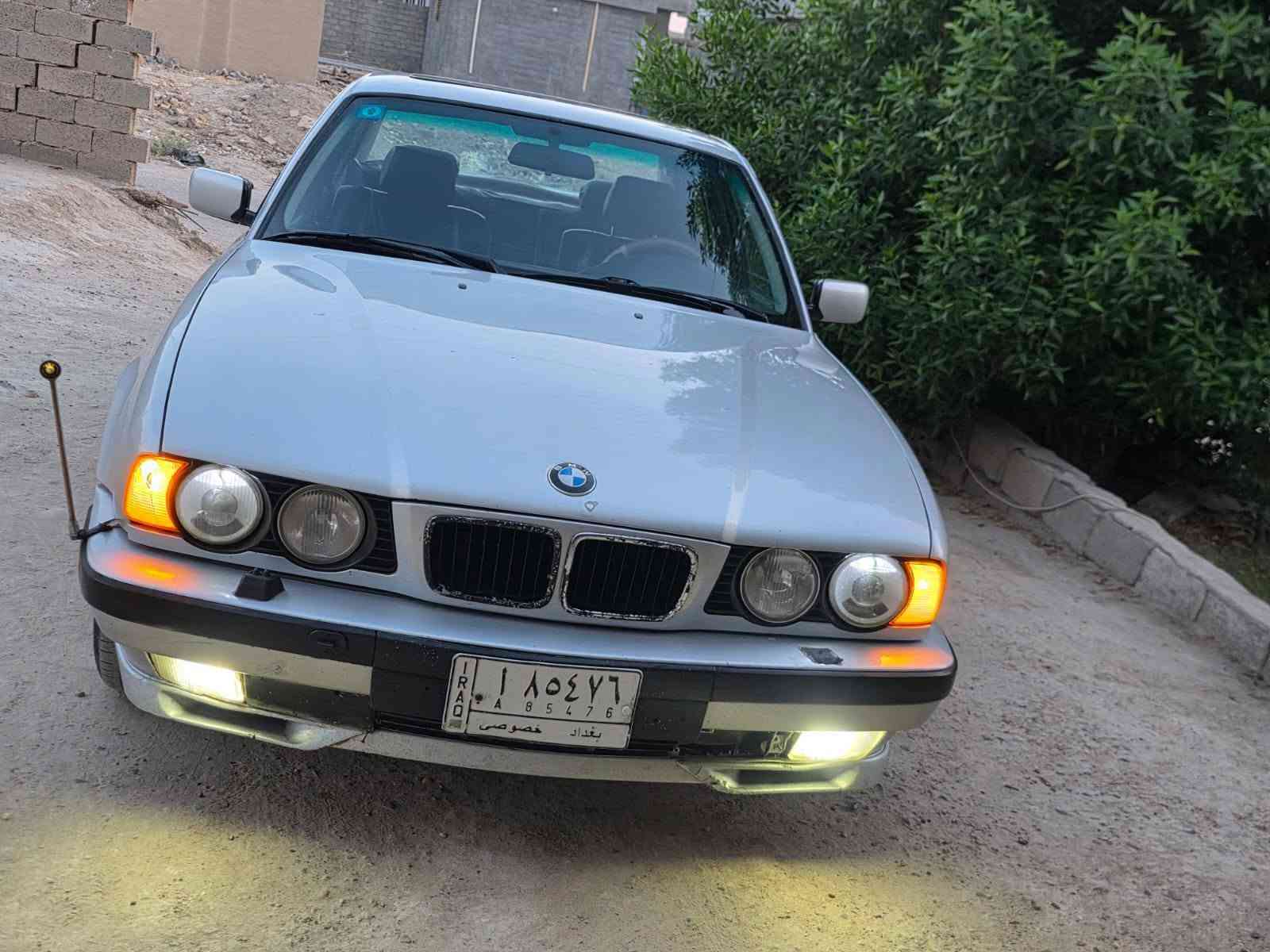 سلام عليكم بي ام 525موديل 90صبغ  جماليه بدون ضربه  سلايت شغال داخل صاج  سياره جاهزه  عندي بس كير من اغسله تحرك 3 وباقي محرك جديد وكير جديد *********** مكاني فلوجه. سعره 60وبيها مجال
