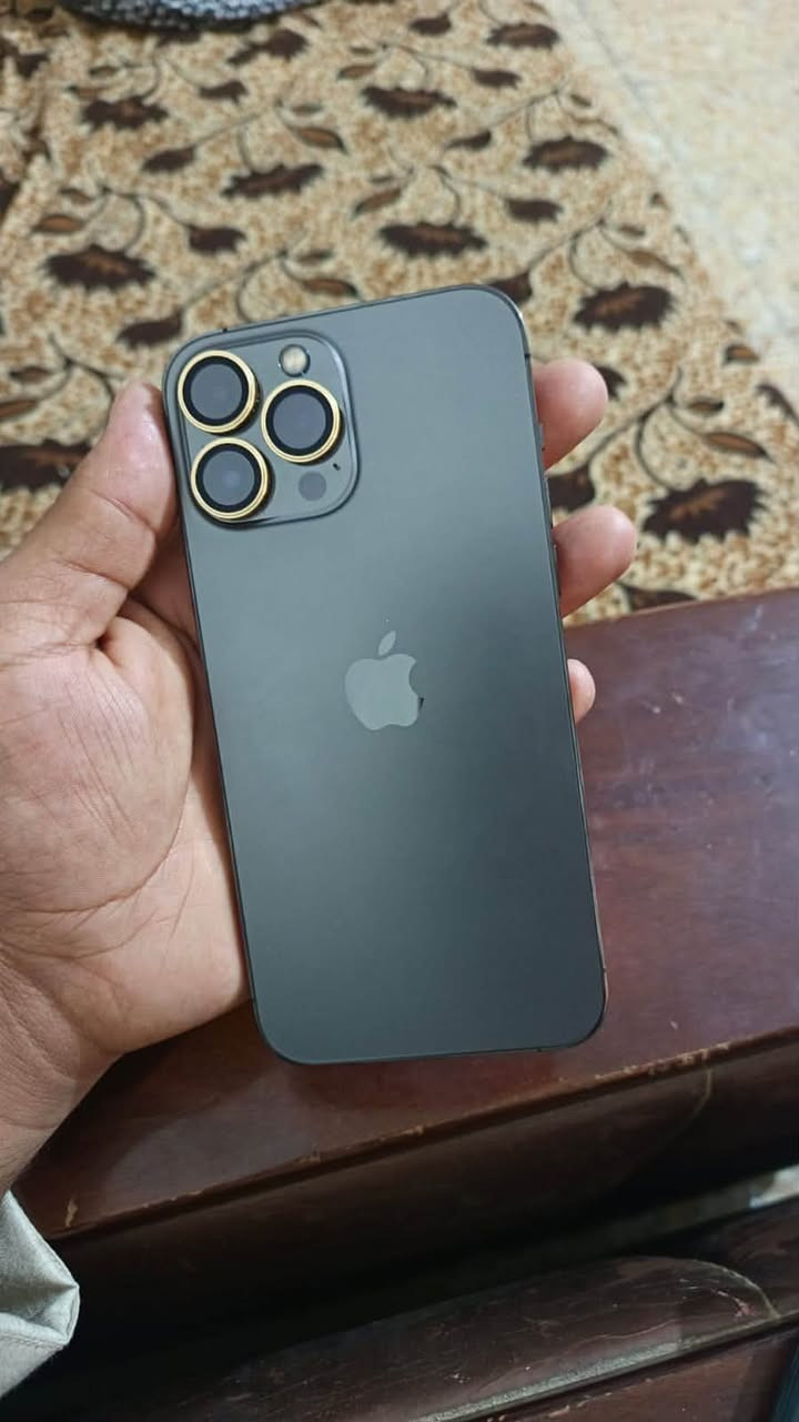 ايفون 13 برو ماكس البيع او مراوس ب الترا او ايباد 11
السعر خاص  ***********
مكان  الفجر

نص مكتوب في الصور:
- حالة البطارية والشحن كما هو الحال مع البطاريات القابلة لإعادة الشحن، بطارية الهاتف قابلة للاستهلاك وتصبح أقل فاعلية مع الوقت. معرفة المزيد... الحد الأقصى للقدرة 85% هذا قياس لقدرة البطارية مقارنة بقدرتها عندما كانت جديدة. قد تتسبب القدرة المنخفضة بتقليل ساعات الاستخدام بين عملية الشحن والأخرى. أقصى قدرة للأداء ستساعد الأنظمة المضمنة في النظام والمكونات في تخفيف آثار الأداء التي قد تلاحظها أثناء التقدم الكيميائي في عمر بطارية iPhone. شحن البطارية المحسن للحد من استنزاف عمر البطارية، يتعلم الـ iPhone من عادات الشحن اليومية، بحيث ينتظر ولا يتجاوز 80% حتى يحين موعد حاجتك إلى استخدامه.
- حول الاسم iPhone إصدار iOS 26.6.2 اسم الطراز iPhone 13 Pro Max رقم الطراز NLF63LL/A الرقم التسلسلي T79YNW4376 انتهت صلاحية التغطية الأغاني 0 الفيديوهات 204 الصور 668 التطبيقات 22 السعة 256 غ.ب. متوفرة 163.27 غ.ب. عنوان Wi-Fi 94:AD:23:CF:2D:82