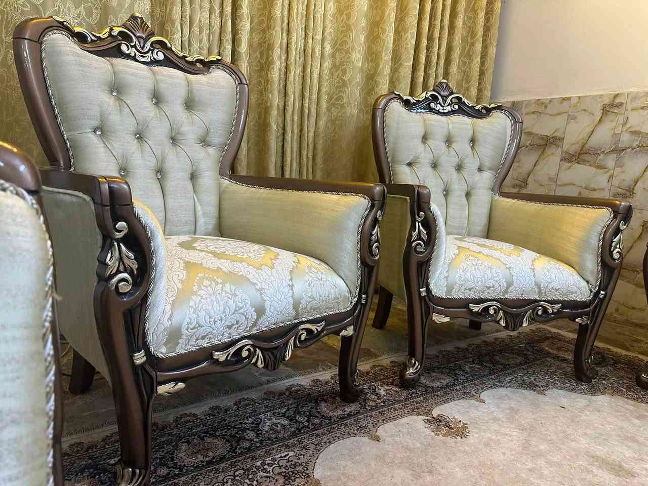 تخم زان اصلي تركي عشر مقاعد مع وسطيه جديد غير مستخدم السعر مليون و٣٠٠ قفل علماسعر الشراء مليونين وربع مكانه المنصور ***********
