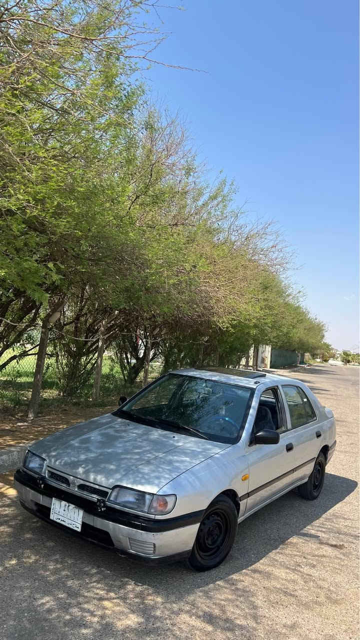 نيسان صني 1991 
السيارة بدون صبغ بدون ضربه بيها جلح 
كير ومكينه بشرط جدد 
السيارة جداً نظيفة 
كهربائيات كامله كلشي بيها شغال 
لايتات سكنات بكلايتات جدد كلهن 
سنوية نافذه 2019 وشرط التحويل وقرصها وضبارتها موجوده 
كوبون بنزين بيها 
السعر 30 ورقة وبيها مجال بسيط للشراي 
*********** كركوك, العراق
