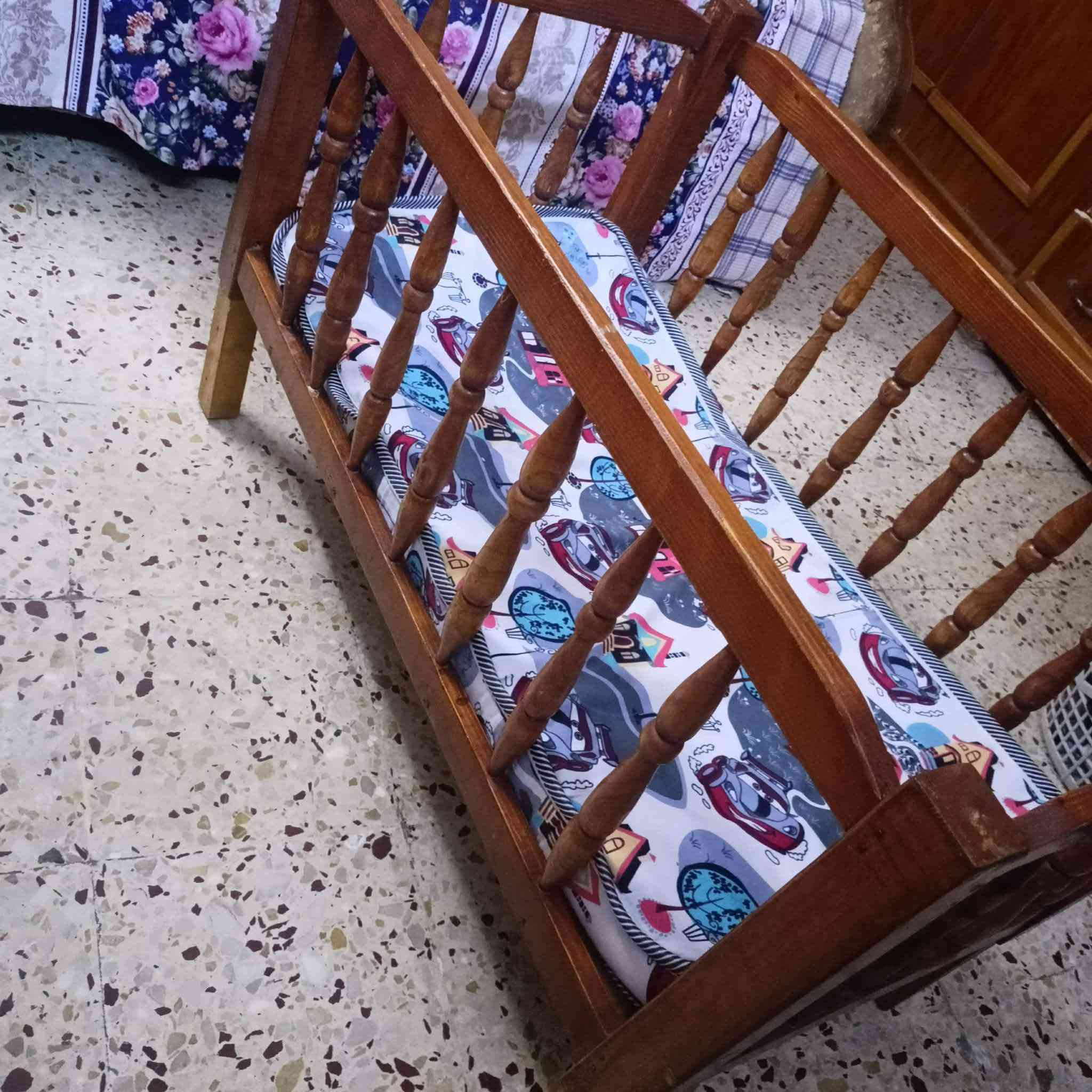تخت • دوشك • حي النور