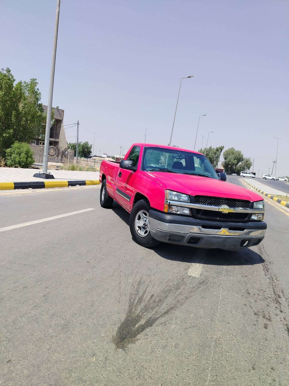 السلام عليكم شوفرليت سلفرادو موديل ٢٠٠٤ مال مزاد سياره حلوه مال جناي مكينه 8 سلندر 5300 كير 700 تخم تاير جديد تبريد ثلج سياره خير من الله شلعه ومعدل لا تنقيص ولا تبخير سياره تعبان علية كلش منفوضه نفض ما بيه نقص برغي واحد وبيه بس هاي الطخه الي بل بدي طك تاير *********** مكان السياره واسط العزيزيه تصال بل رقم
