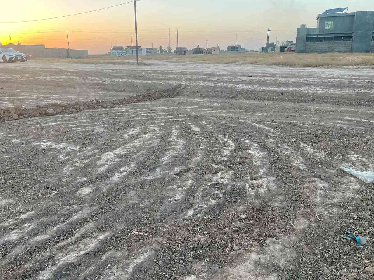 قطع للبيع منطقة(طيبة)مقابل معرض جوهرة الخليج يبعد عن الشارع العام 50 متر خلف التجاري المساحات 200 متر خدمات ماء وكهرباء وسكن ومدارس (سعر القطعة اربعة ملايين) ***********
