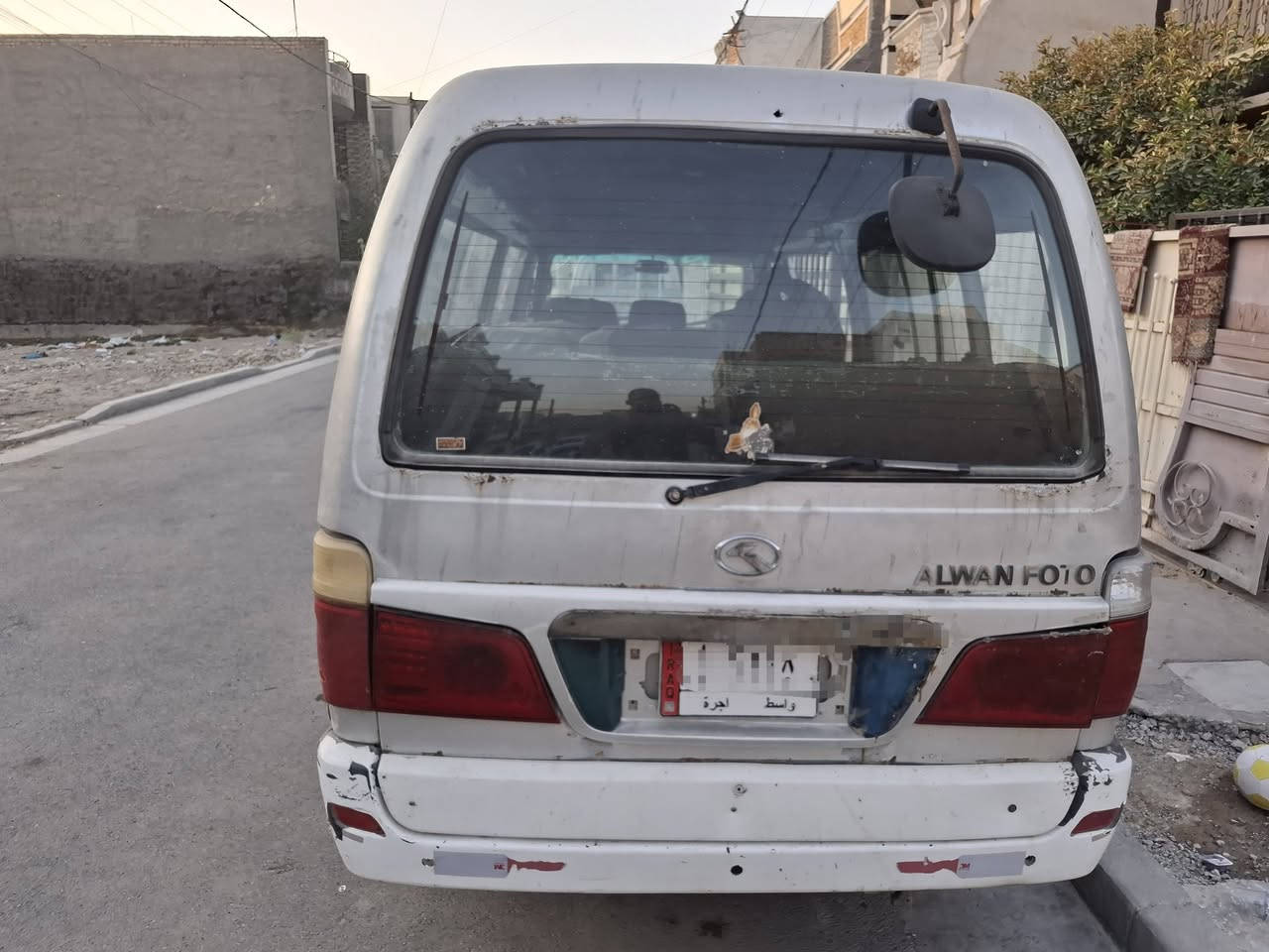للبيع
فتون الوان موديل 2012 
بيها ضربه باب السايق ومبدل والباقي كفاله 
تايرات نص عمر 
نقصها مسجل 
رقم واسط تحويل مباشر 
للأستفسار اكثر الاتصال 
***********
السعر ٥٣ بيها مجال
