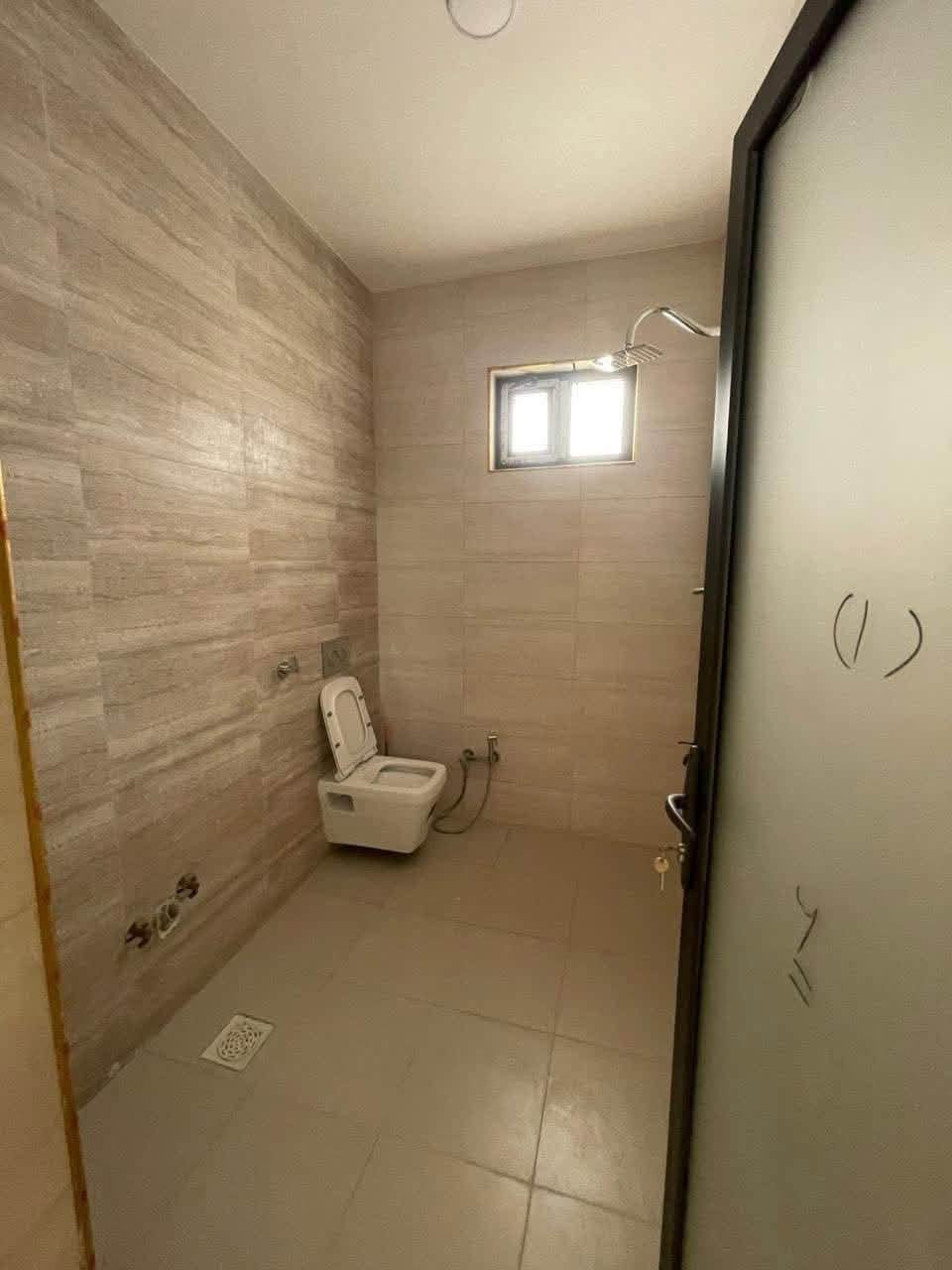 🏡 للإيجار | بيت جديد درجة أولى

✨ فرصة مميزة للسكن الراقي في بيت جديد وبمواصفات ممتازة، يتميز بالتنظيم والمساحات المناسبة للعائلة.

🔹 المساحة: —
🔹 4 غرف نوم
🔹 صالة واسعة
🔹 مطبخ
🔹 3 مجموعات صحية
🔹 بناء جديد وتشطيبات درجة أولى

📍 الموقع: بغداد – السيدية
📞 للاستفسار والحجز: ***********
🏢 مكتب المصطفى للاستثمار والتطوير العقاري

#للإيجار #بيت_للإيجار #السيدية #بغداد #عقارات_بغداد #عقارات_السيدية #الكرخ #بيت_جديد #درجة_أولى #عروض_عقارية #المصطفى_للاستثمار_والتطوير_العقاري
